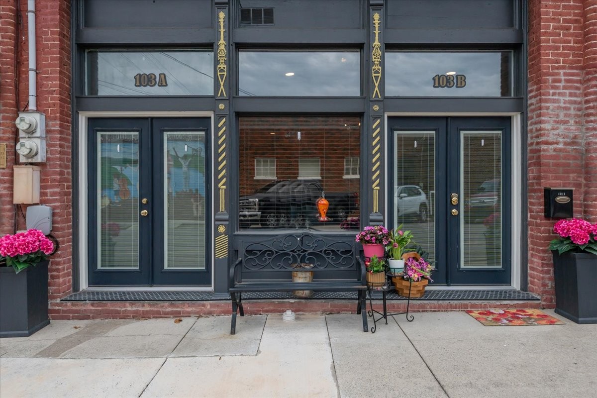103 N 4th St