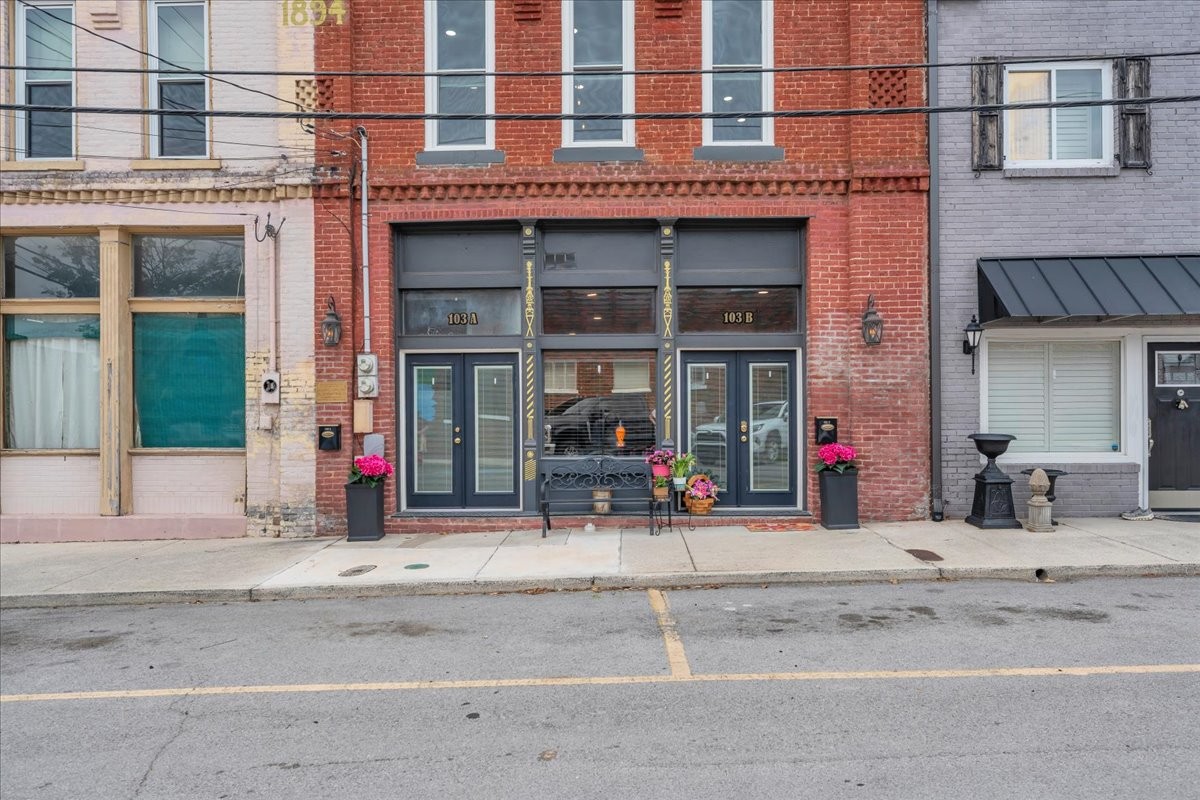 103 N 4th St