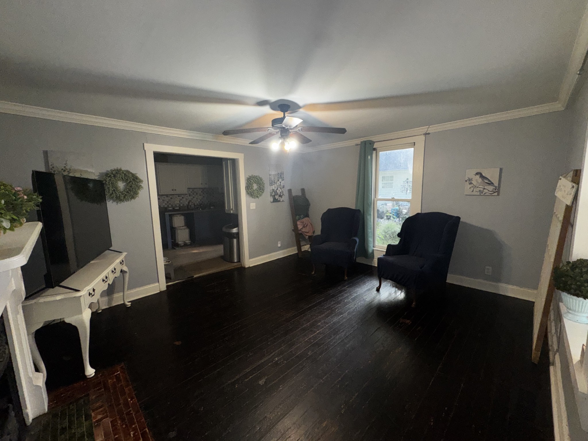 961 Glass St