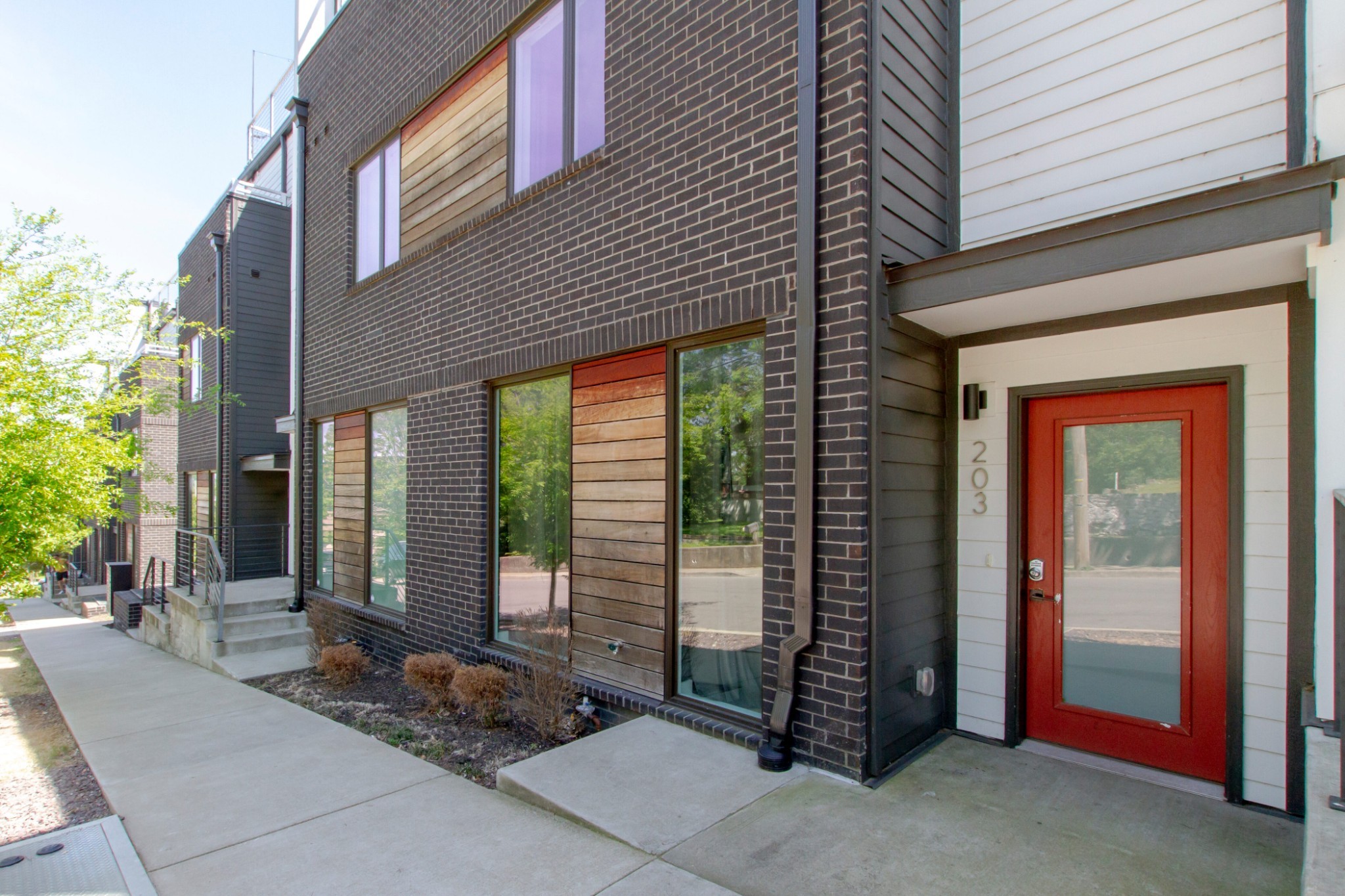 2809 Delaware Ave 203