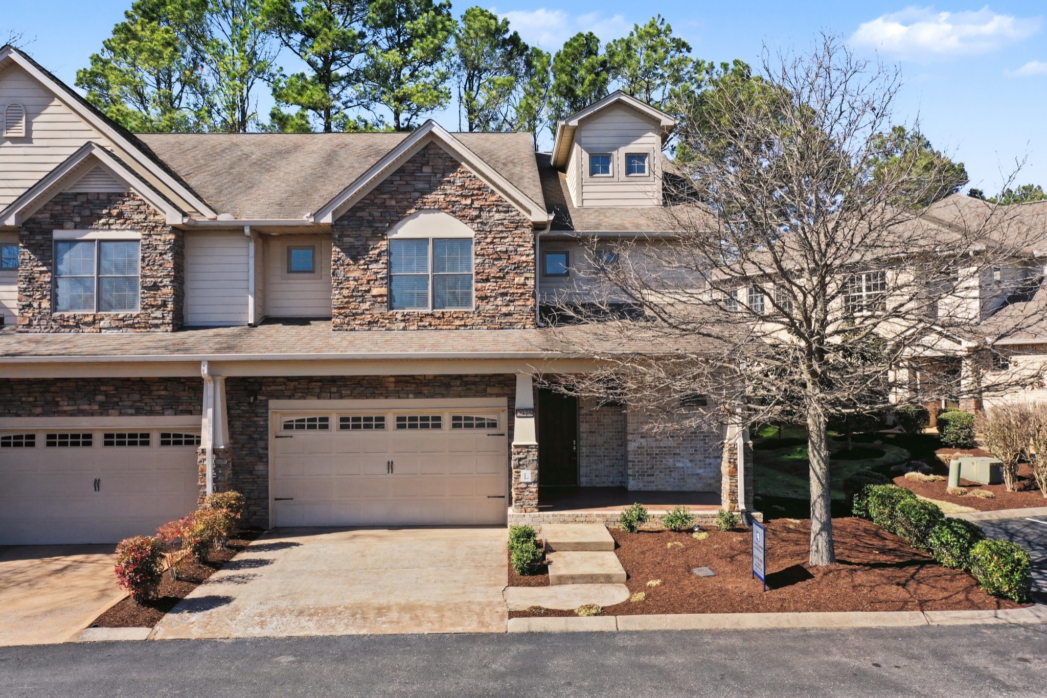 2325 River Terrace Dr