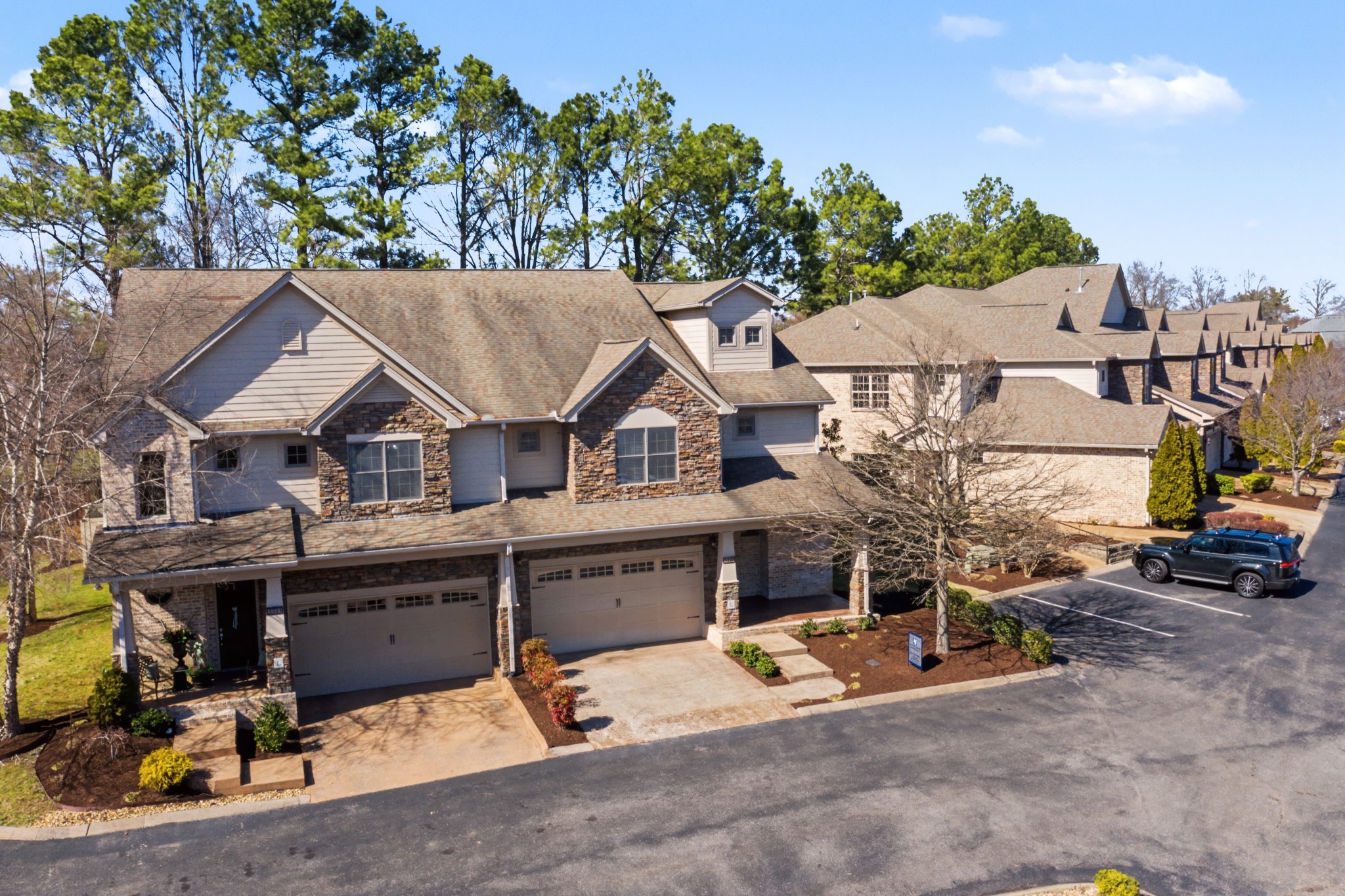 2325 River Terrace Dr