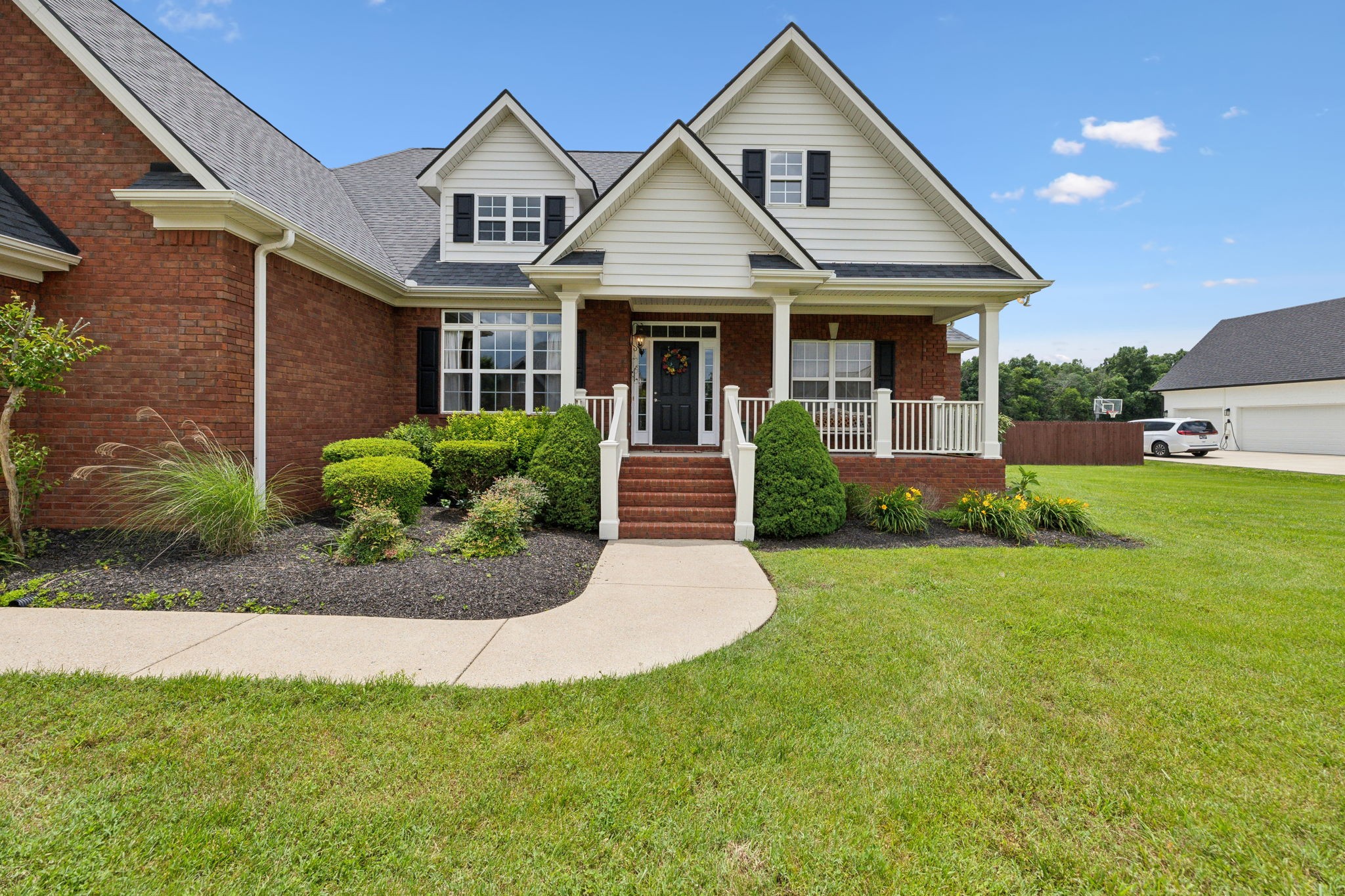 4322 Thoroughbred Ln