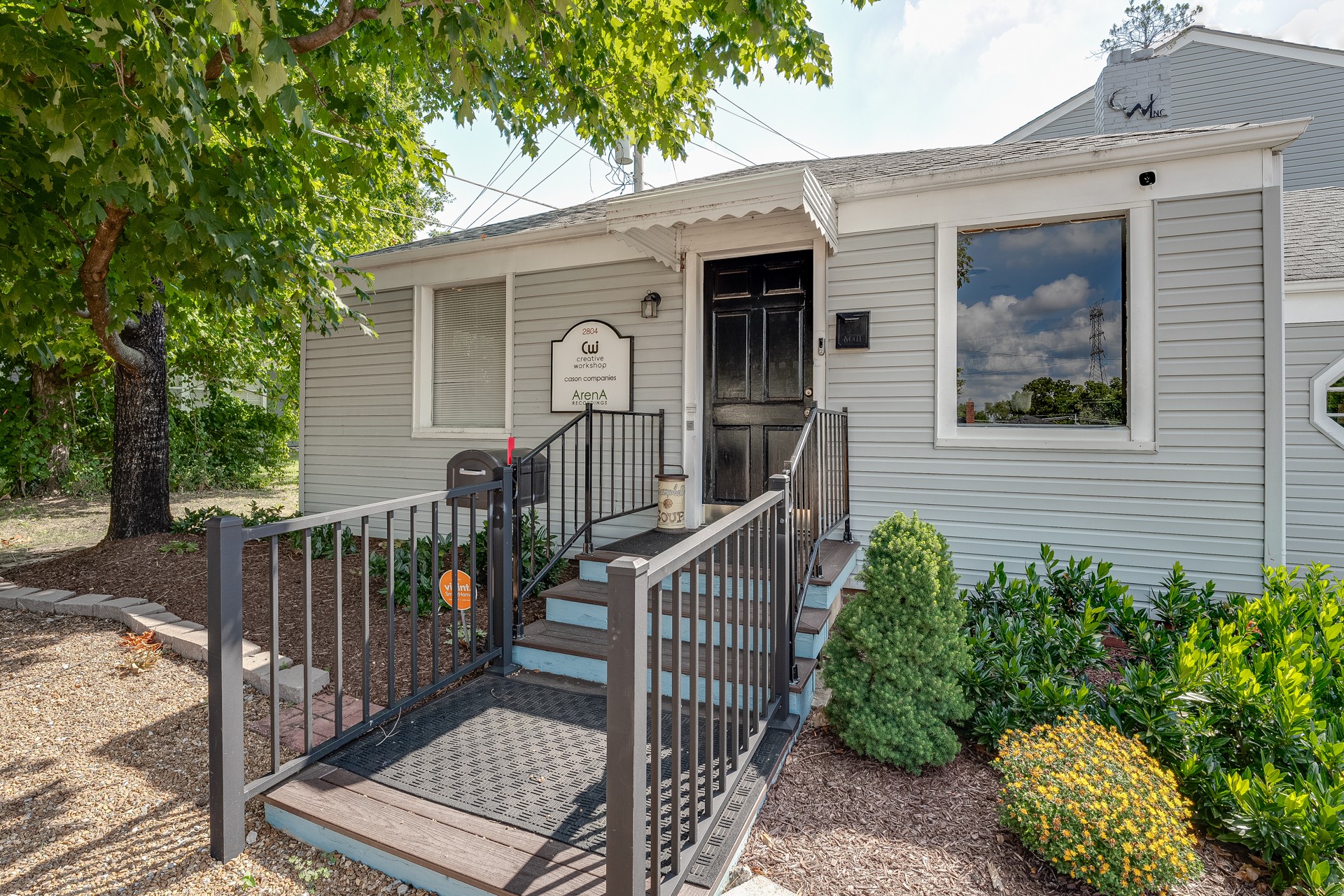 2804 Azalea Pl