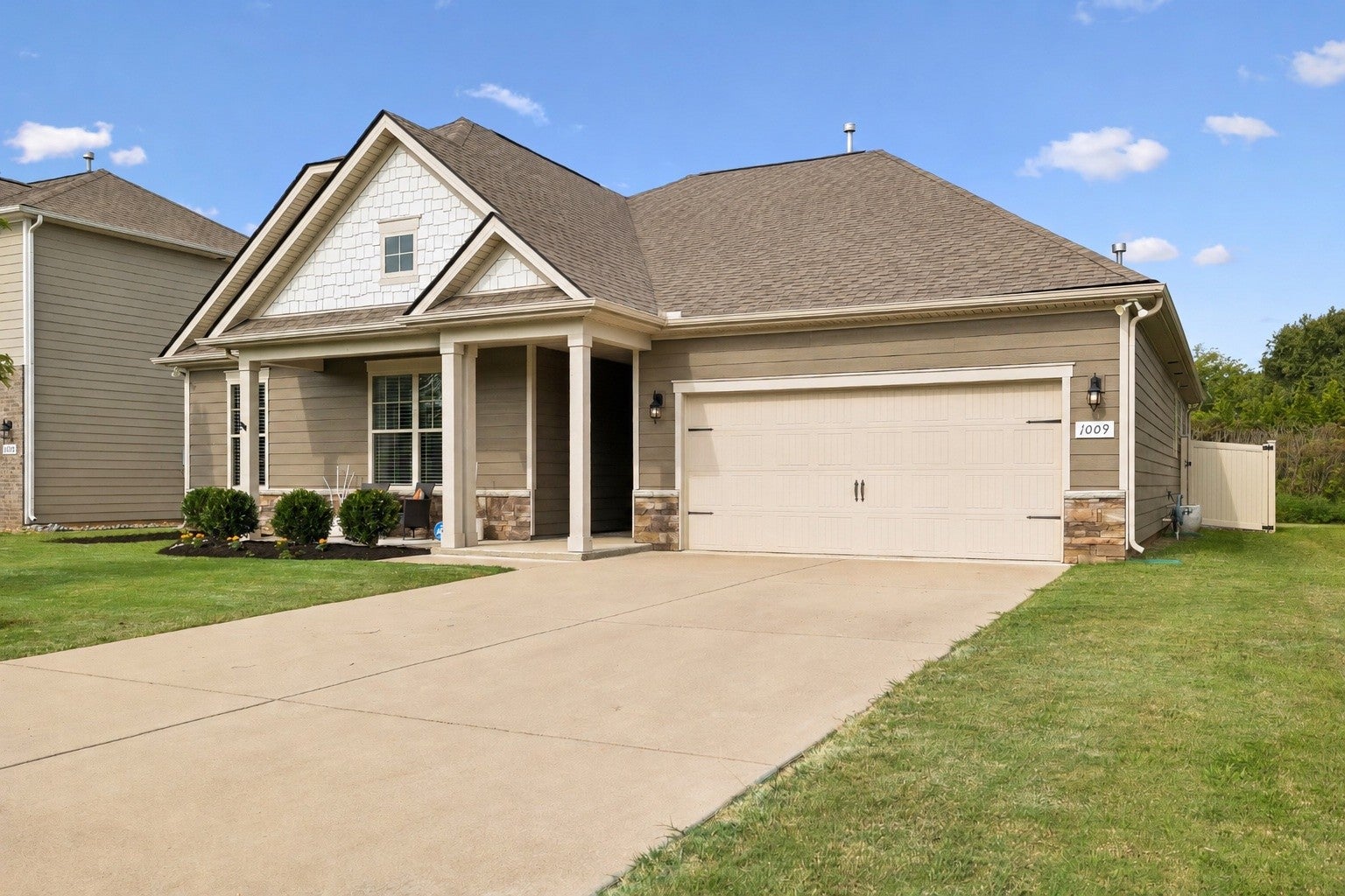 1009 Black Oak Dr