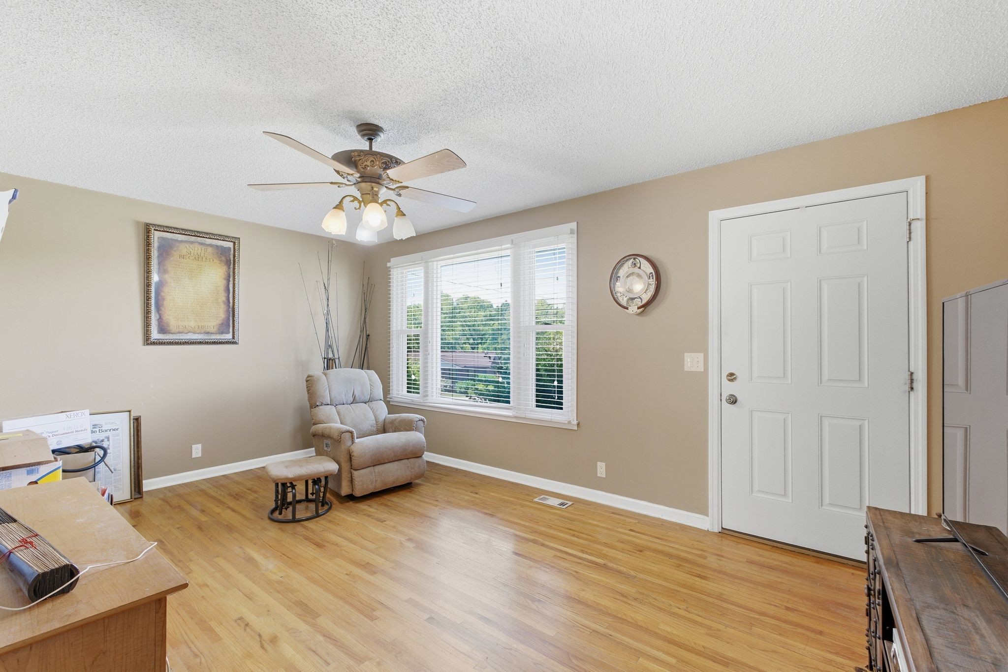 105 S Valley Rd