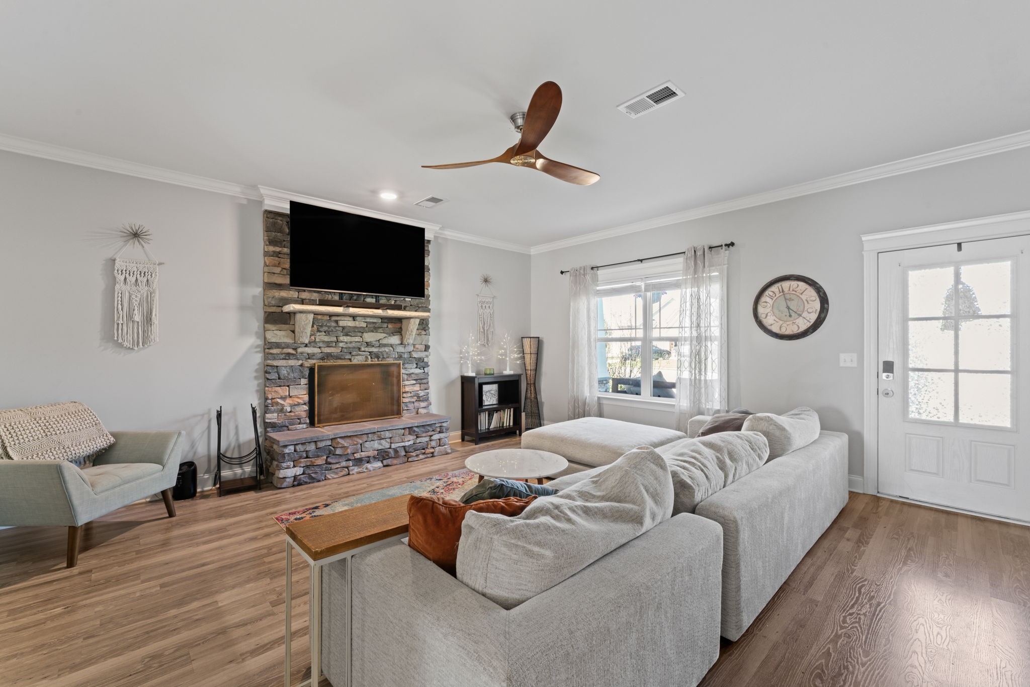 1221 Avery Dr