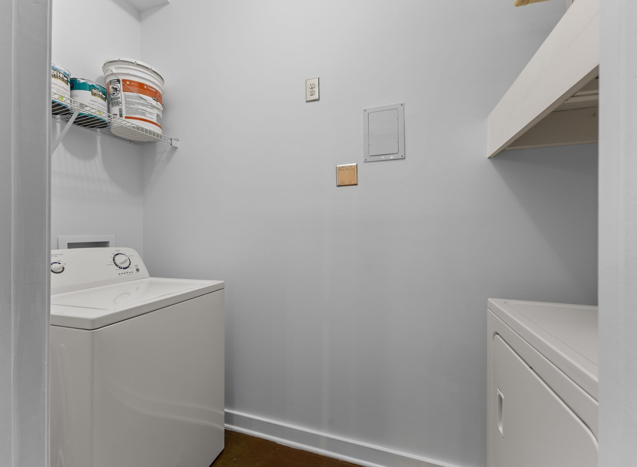 Nashville, Tennessee 37212, United States, 2 Bedrooms Bedrooms, ,2 BathroomsBathrooms,Residential,Active,196158