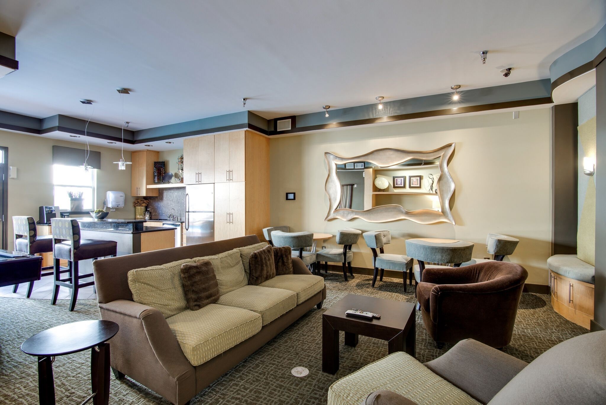 Nashville, Tennessee 37212, United States, 2 Bedrooms Bedrooms, ,2 BathroomsBathrooms,Residential,Active,196158