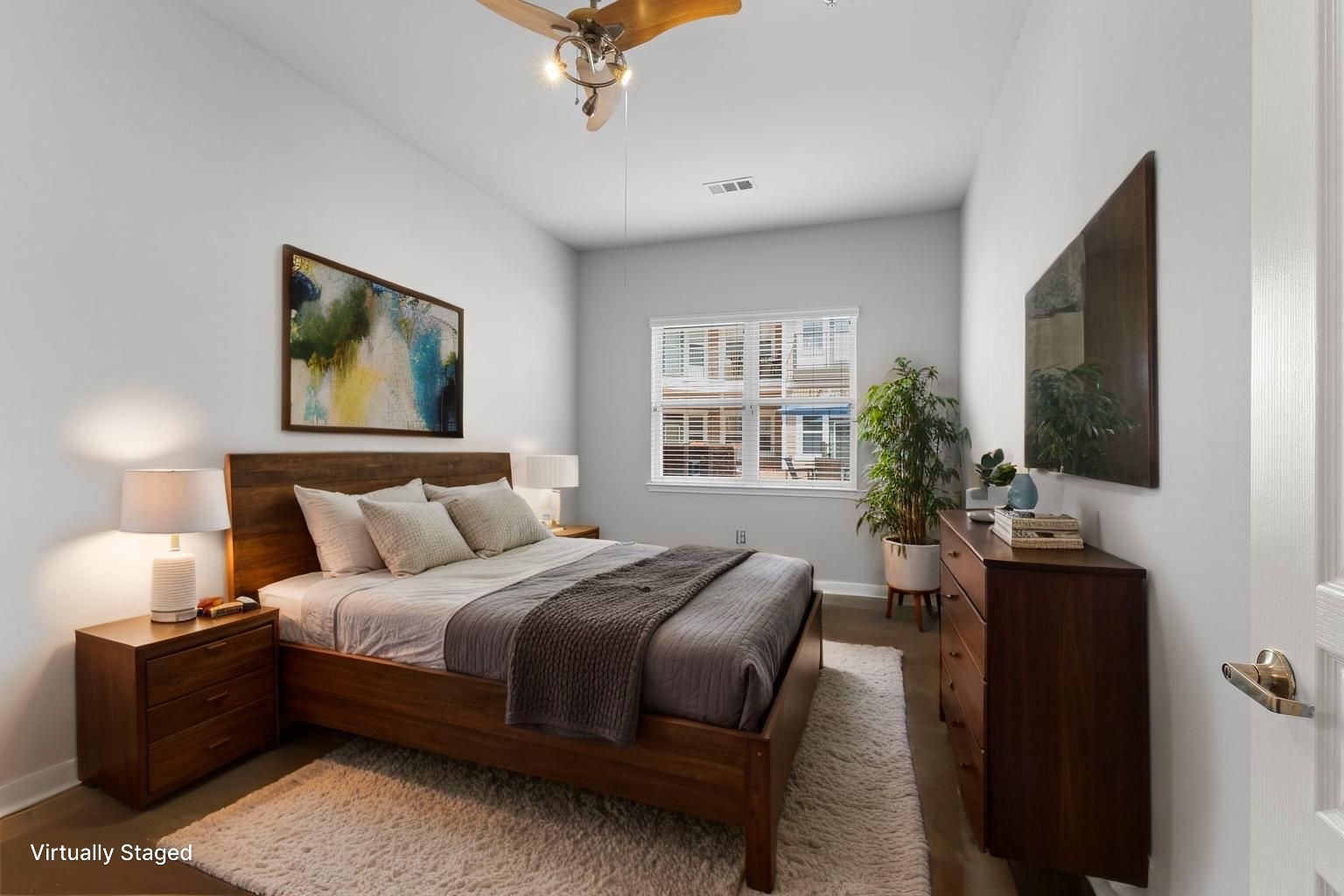 Nashville, Tennessee 37212, United States, 2 Bedrooms Bedrooms, ,2 BathroomsBathrooms,Residential,Active,196158