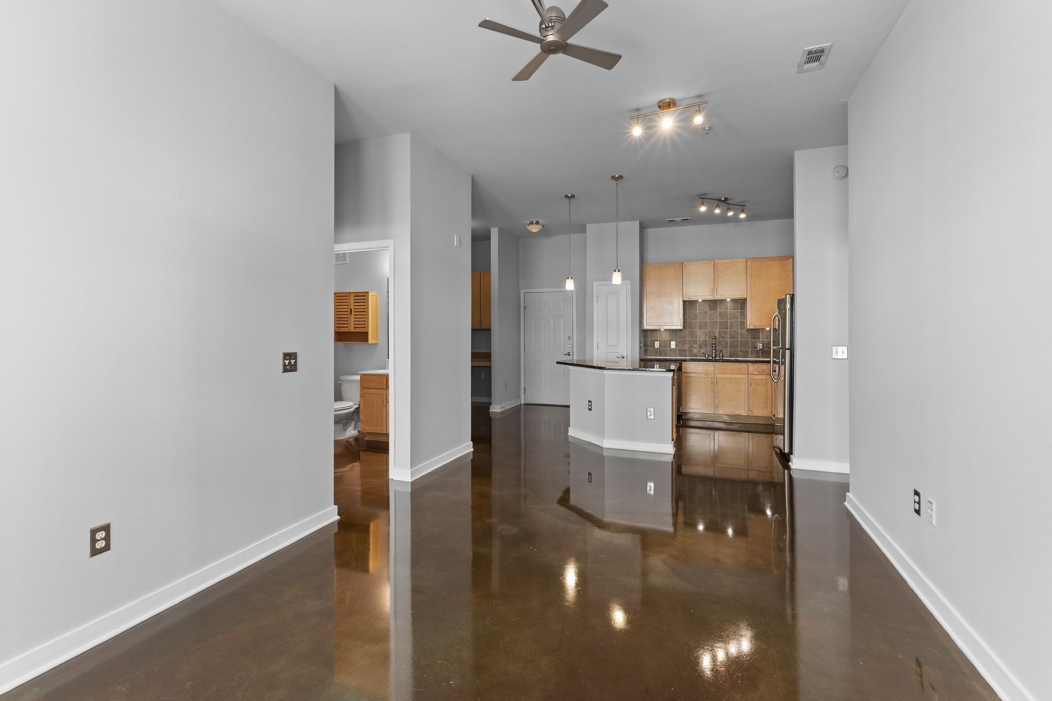 Nashville, Tennessee 37212, United States, 2 Bedrooms Bedrooms, ,2 BathroomsBathrooms,Residential,Active,196158