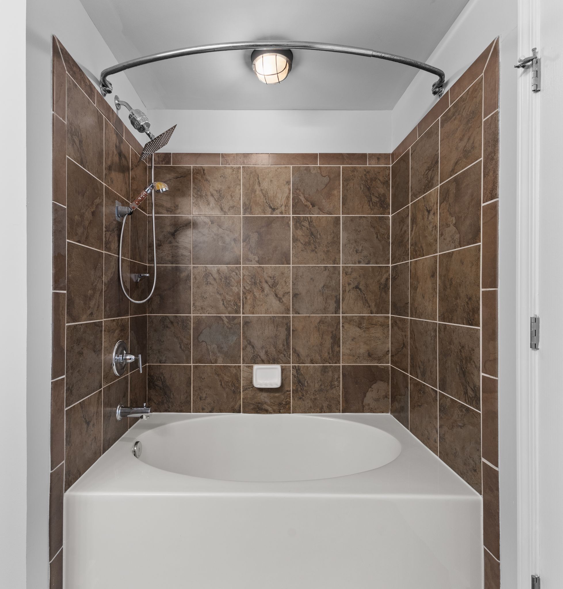 Nashville, Tennessee 37212, United States, 2 Bedrooms Bedrooms, ,2 BathroomsBathrooms,Residential,Active,196158