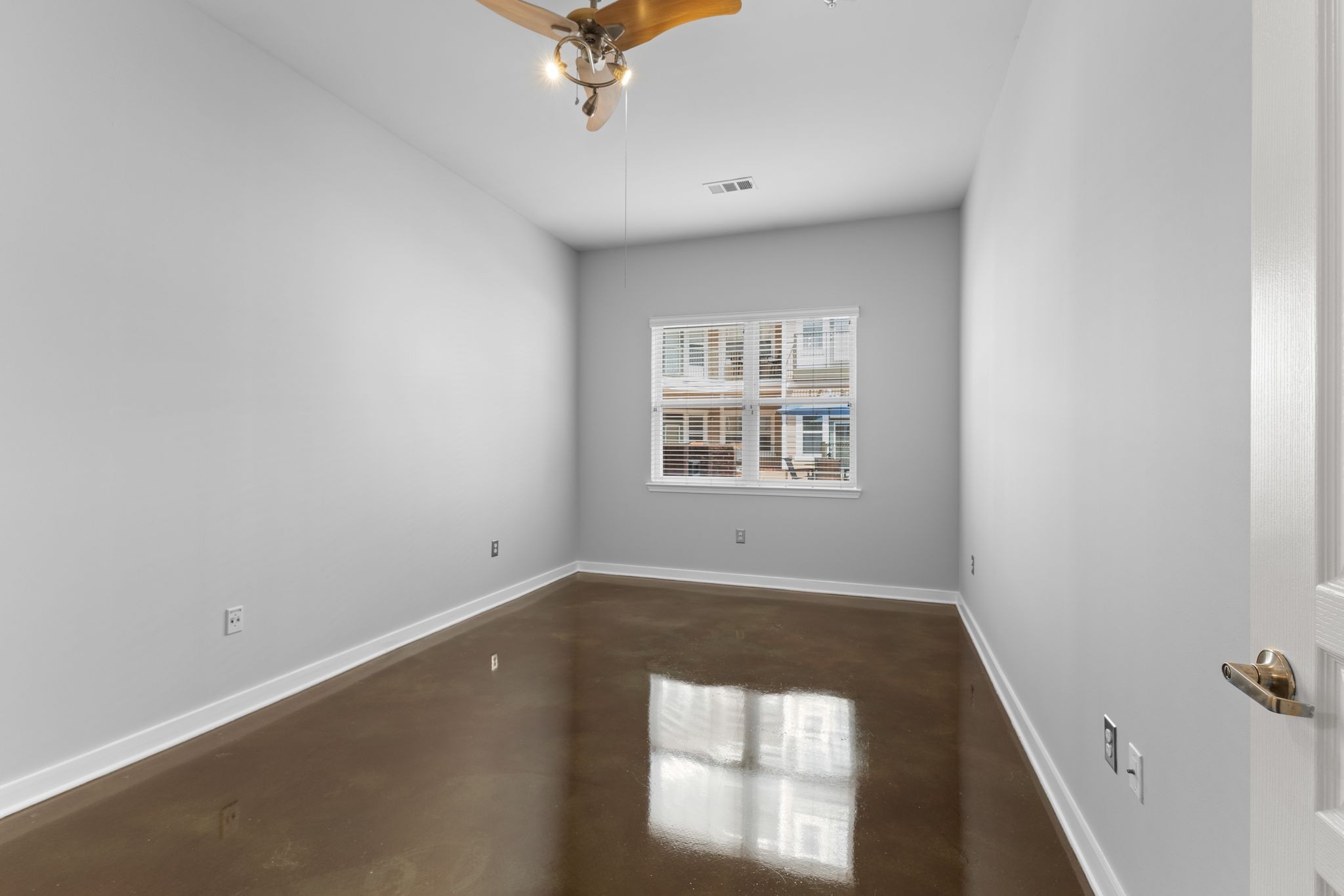 Nashville, Tennessee 37212, United States, 2 Bedrooms Bedrooms, ,2 BathroomsBathrooms,Residential,Active,196158