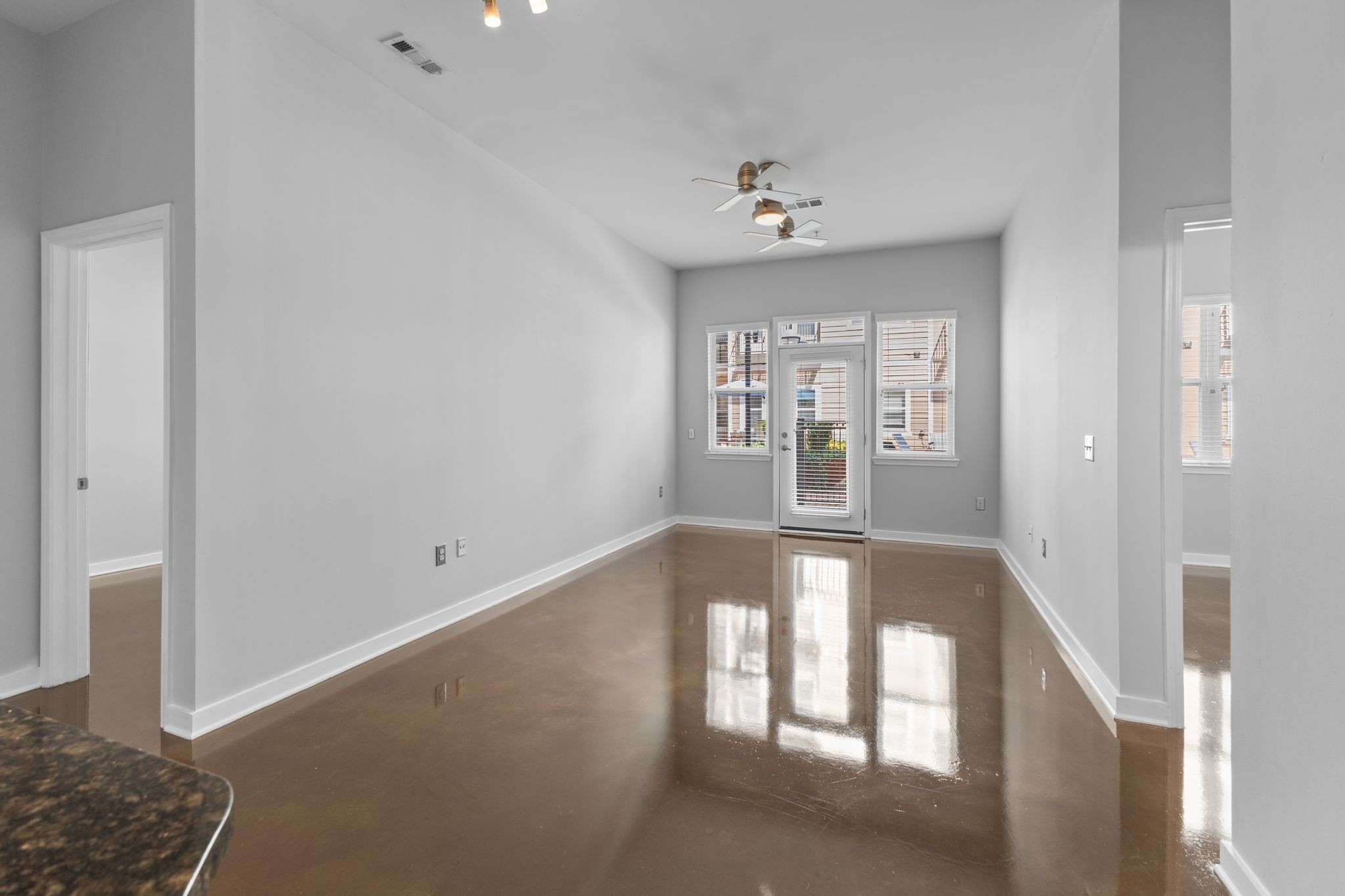 Nashville, Tennessee 37212, United States, 2 Bedrooms Bedrooms, ,2 BathroomsBathrooms,Residential,Active,196158