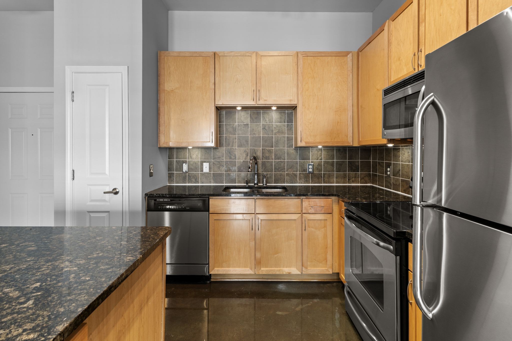 Nashville, Tennessee 37212, United States, 2 Bedrooms Bedrooms, ,2 BathroomsBathrooms,Residential,Active,196158