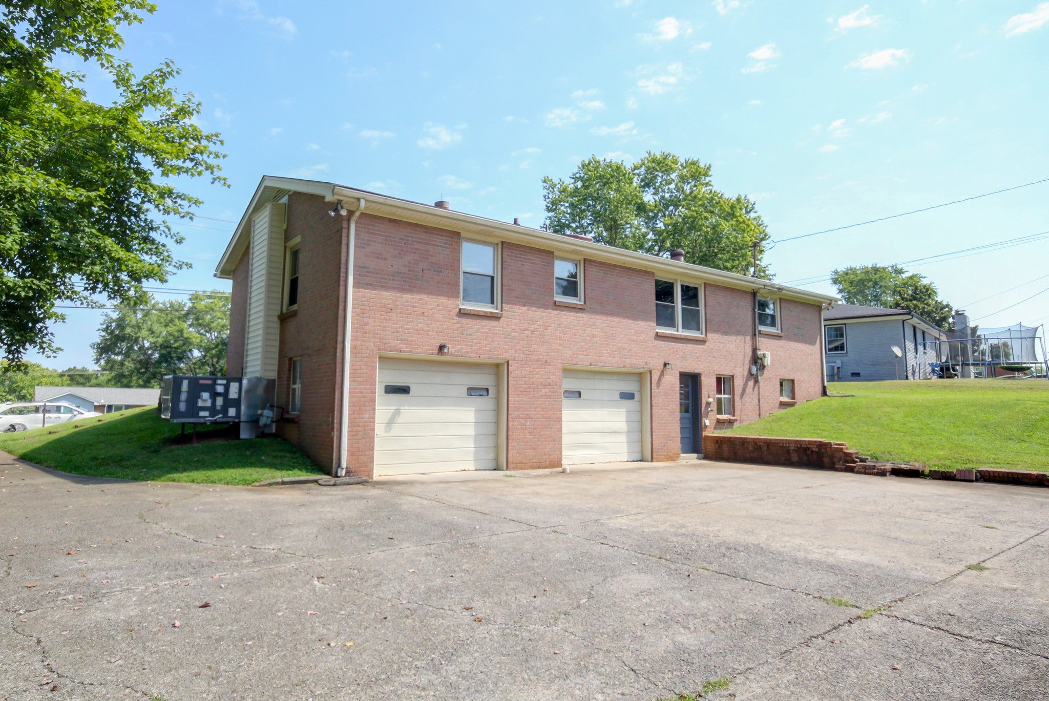 2128 Memorial Dr