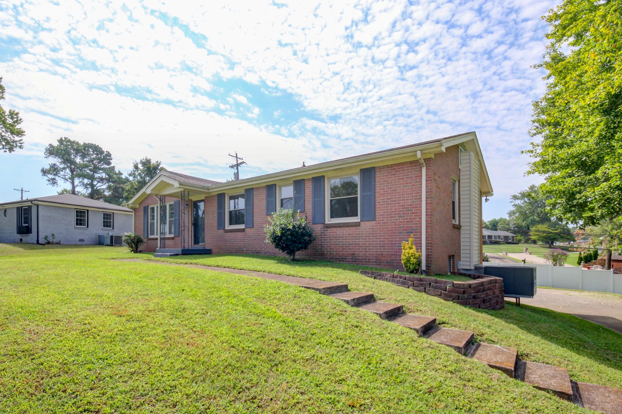 2128 Memorial Dr