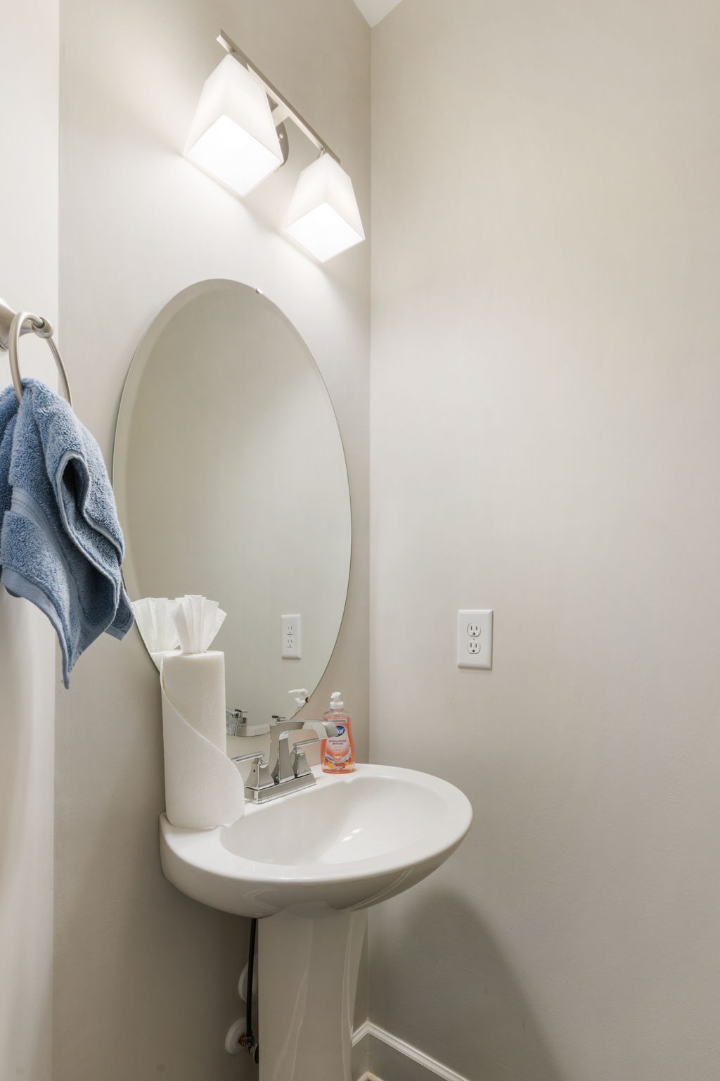 Nolensville, Tennessee 37135, United States, 2 Bedrooms Bedrooms, ,3 BathroomsBathrooms,Residential,Active,199550