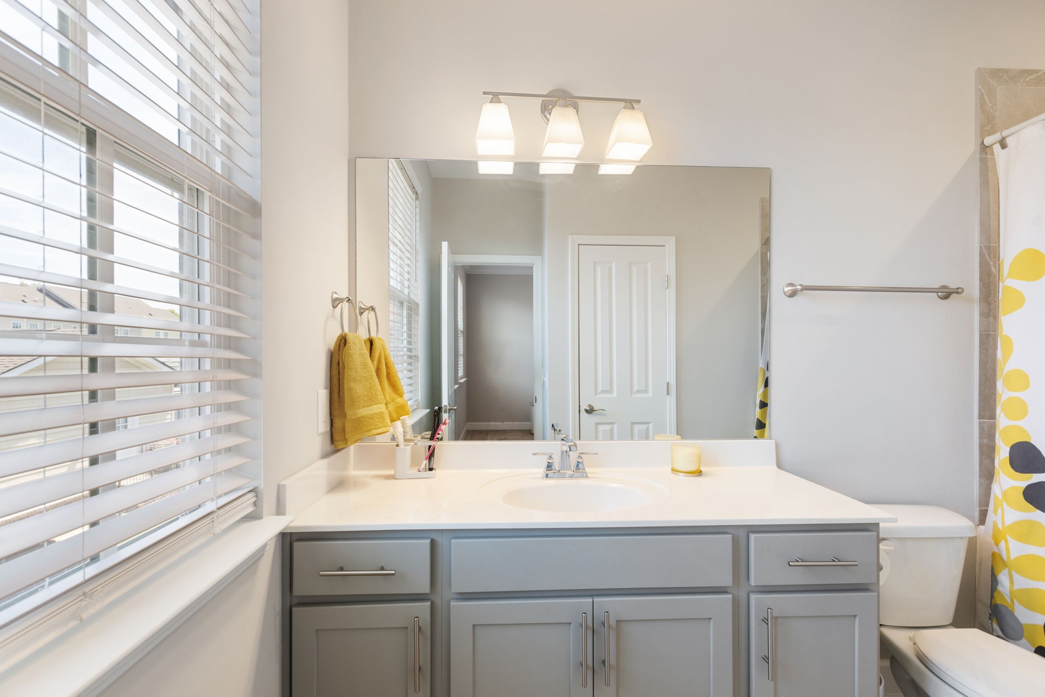 Nolensville, Tennessee 37135, United States, 2 Bedrooms Bedrooms, ,3 BathroomsBathrooms,Residential,Active,199550