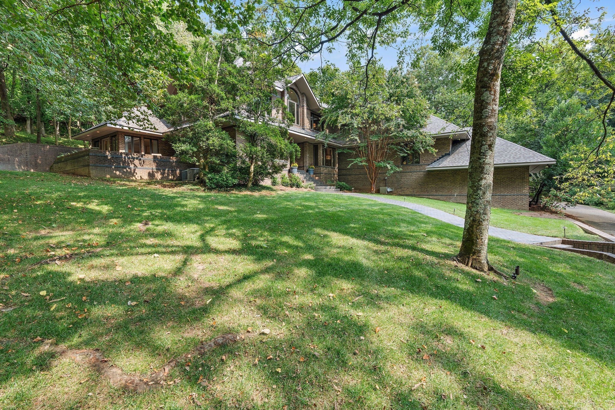 5543 Stanford Dr