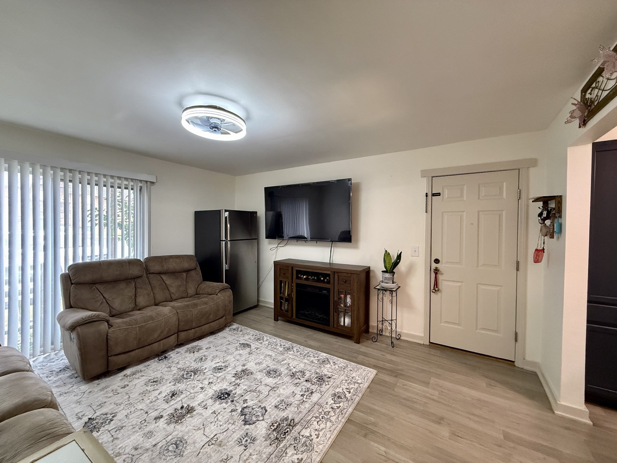 370 Wallace Rd B3