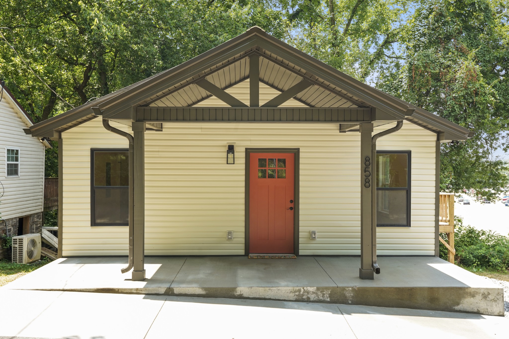 858 Parham Dr