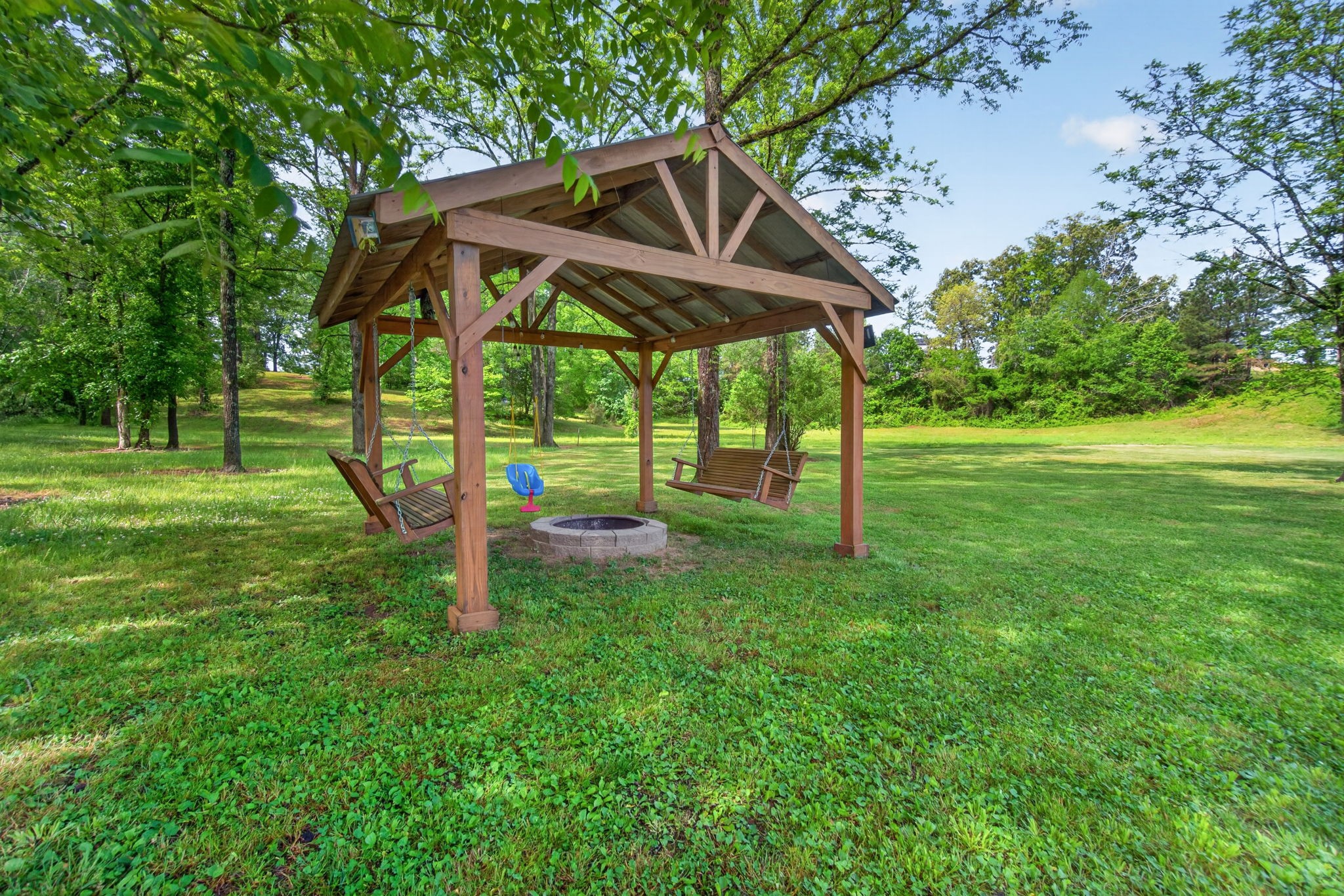 633 Victoria Ln