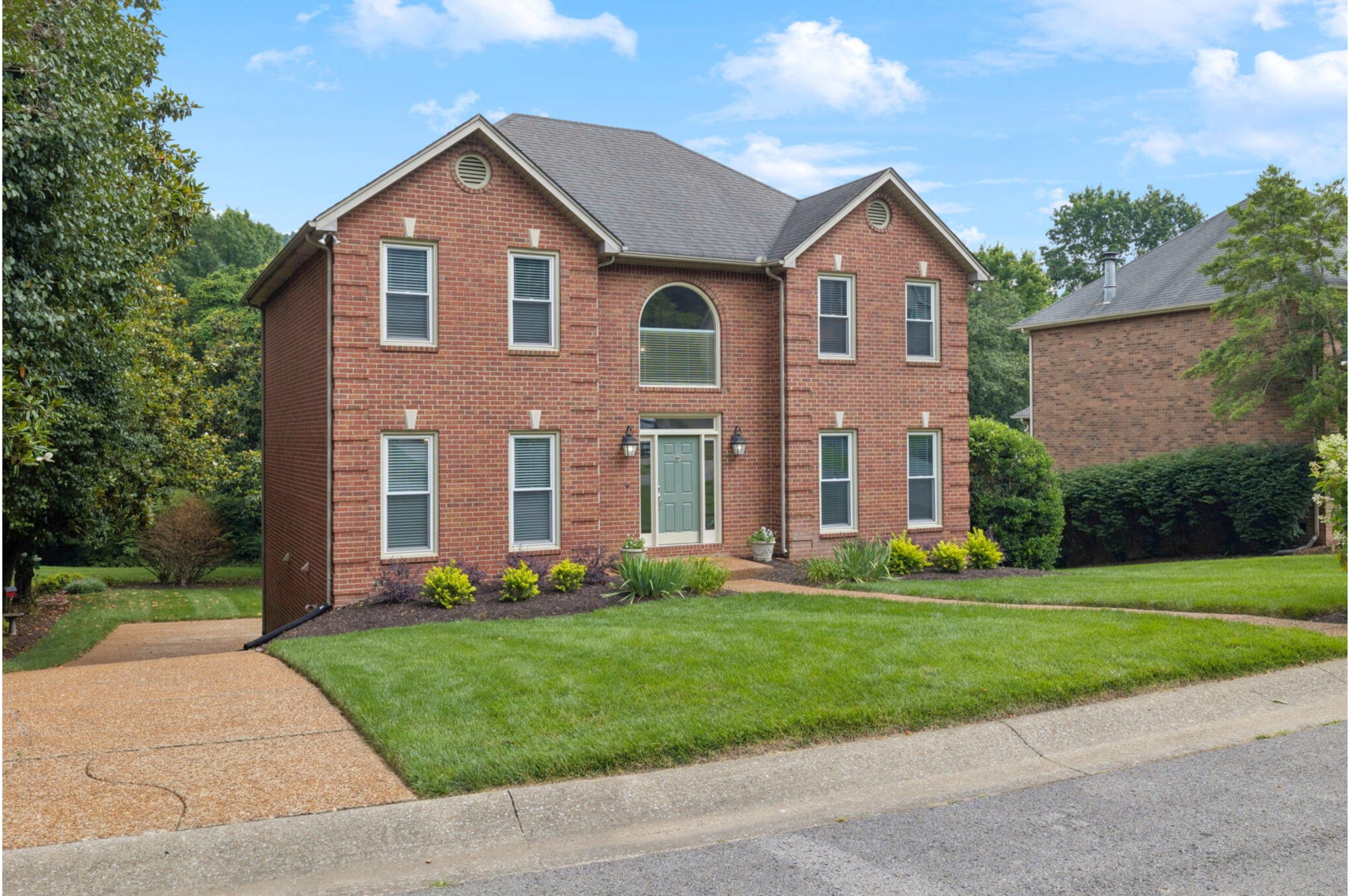 2709 N Highlands Dr