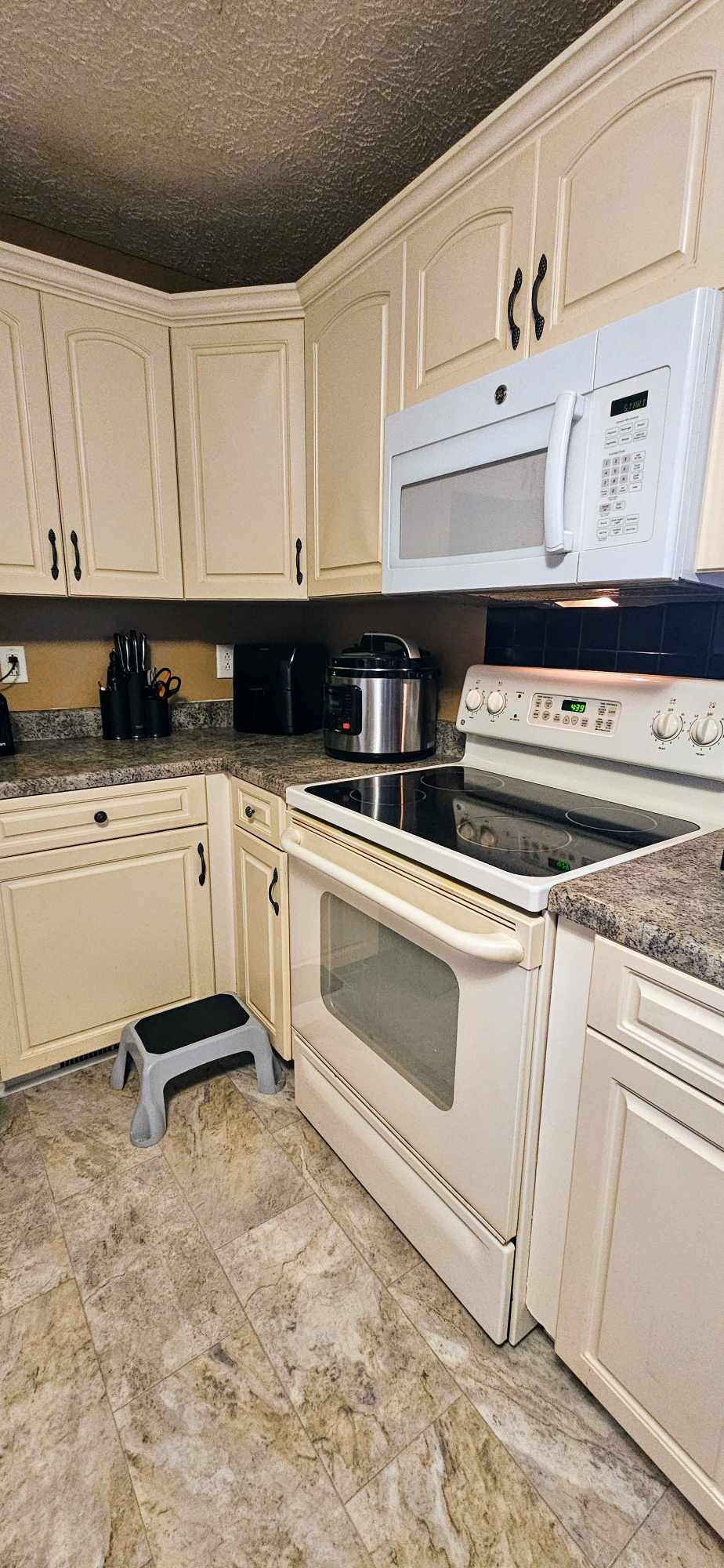 Clarksville, Tennessee 37040, United States, 4 Bedrooms Bedrooms, ,3 BathroomsBathrooms,Residential,Active,477