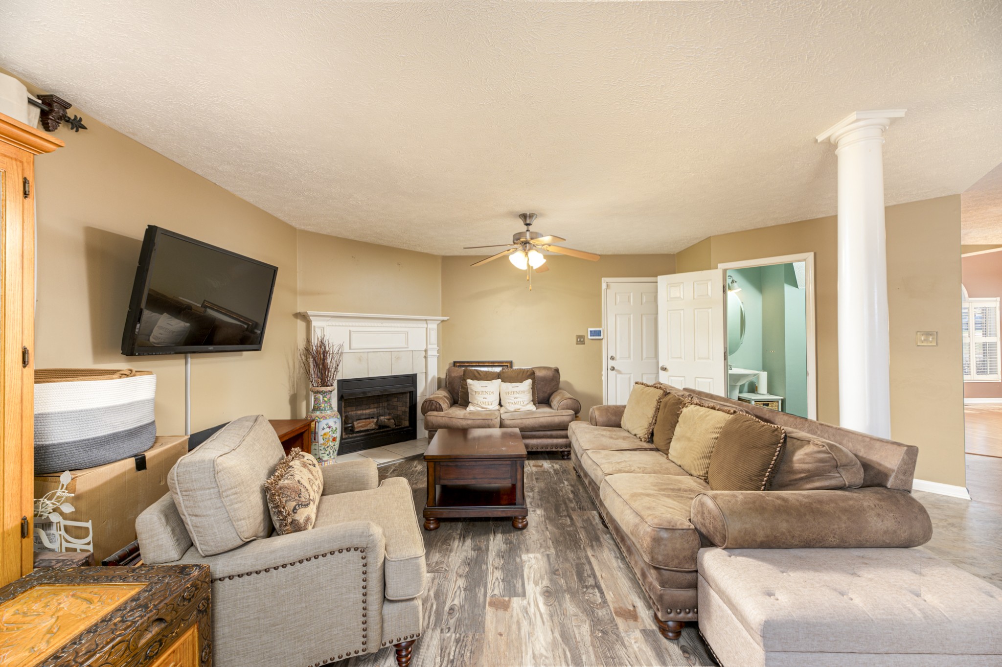 Clarksville, Tennessee 37040, United States, 4 Bedrooms Bedrooms, ,3 BathroomsBathrooms,Residential,Active,477