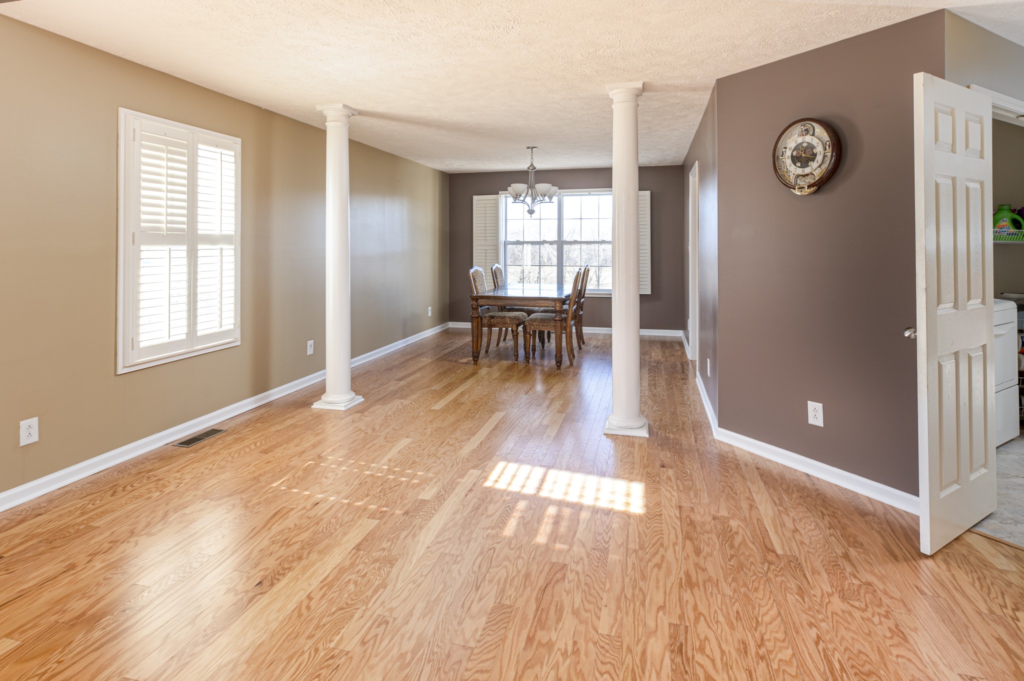 Clarksville, Tennessee 37040, United States, 4 Bedrooms Bedrooms, ,3 BathroomsBathrooms,Residential,Active,477