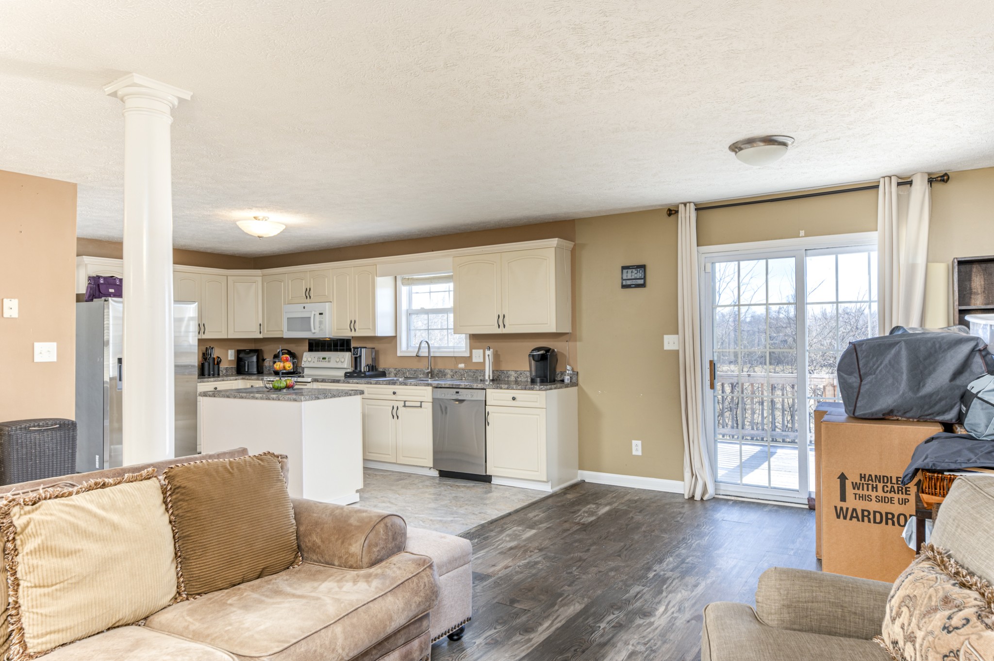 Clarksville, Tennessee 37040, United States, 4 Bedrooms Bedrooms, ,3 BathroomsBathrooms,Residential,Active,477