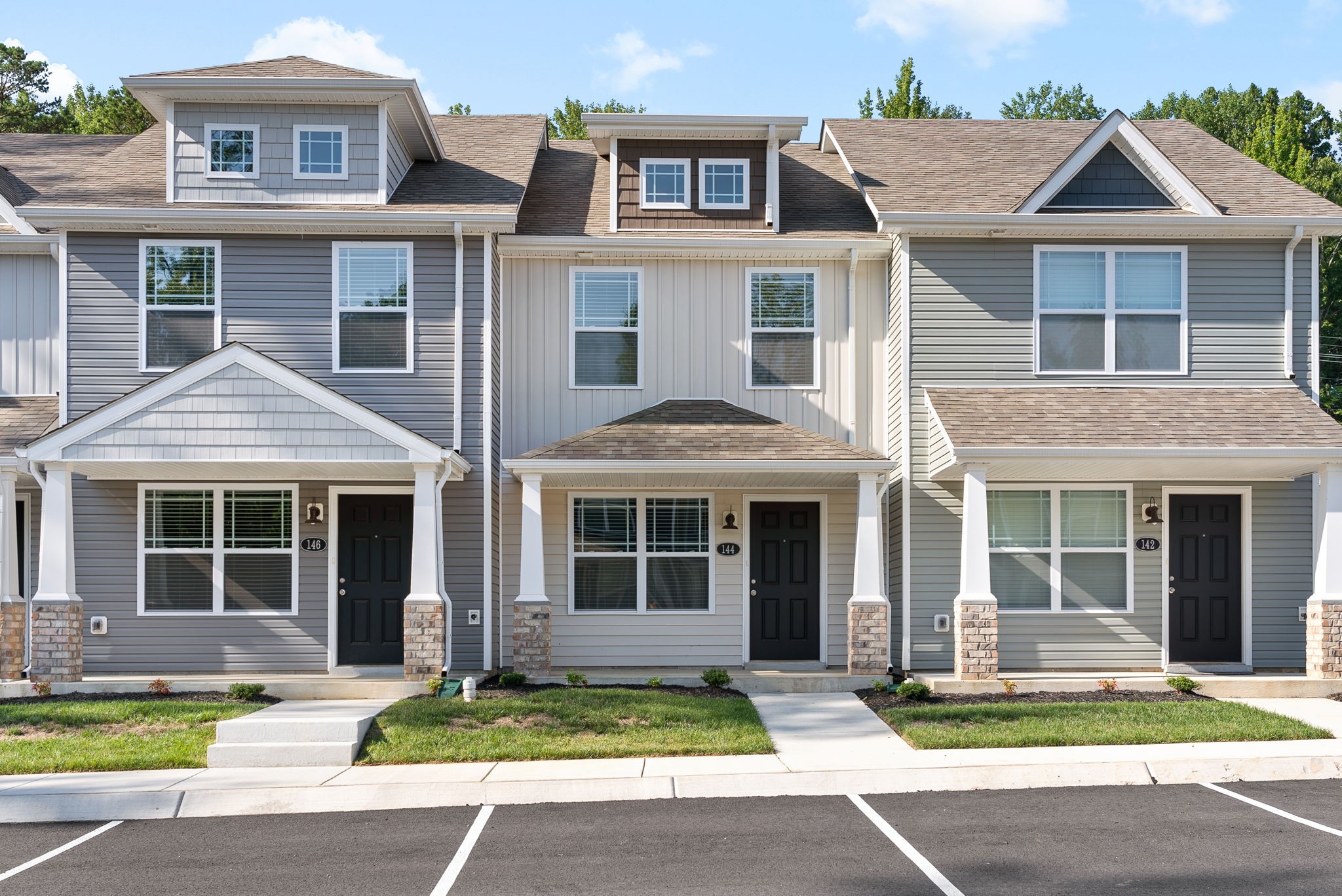 Clarksville, Tennessee 37040, United States, 2 Bedrooms Bedrooms, ,3 BathroomsBathrooms,Residential,Active,60806