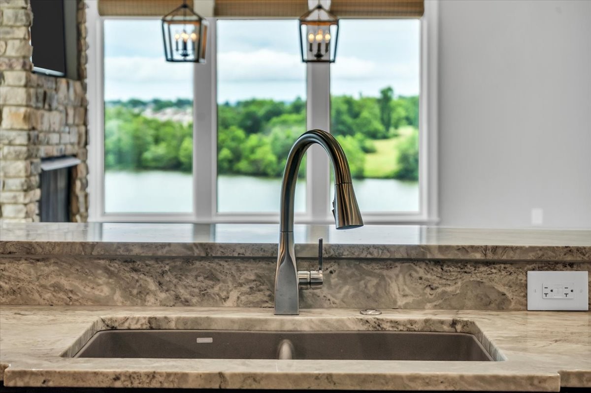 1024 Club View Dr E301