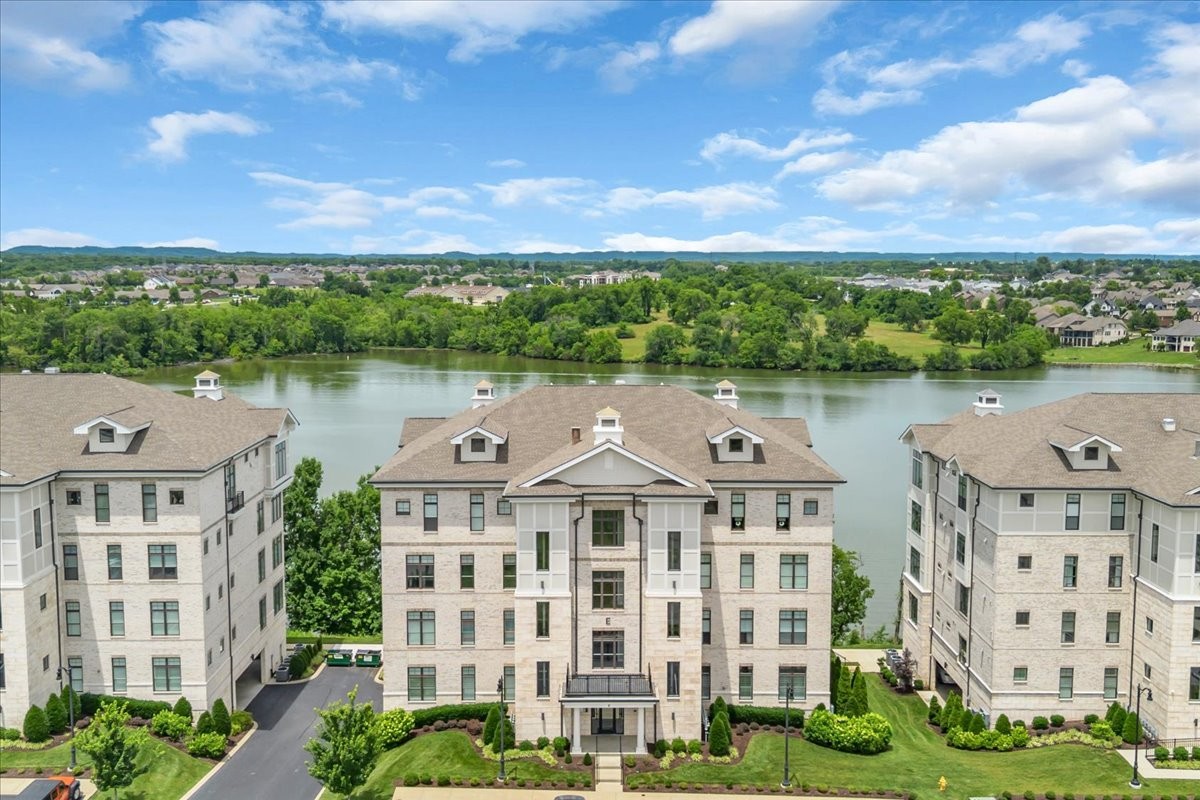 1024 Club View Dr E301
