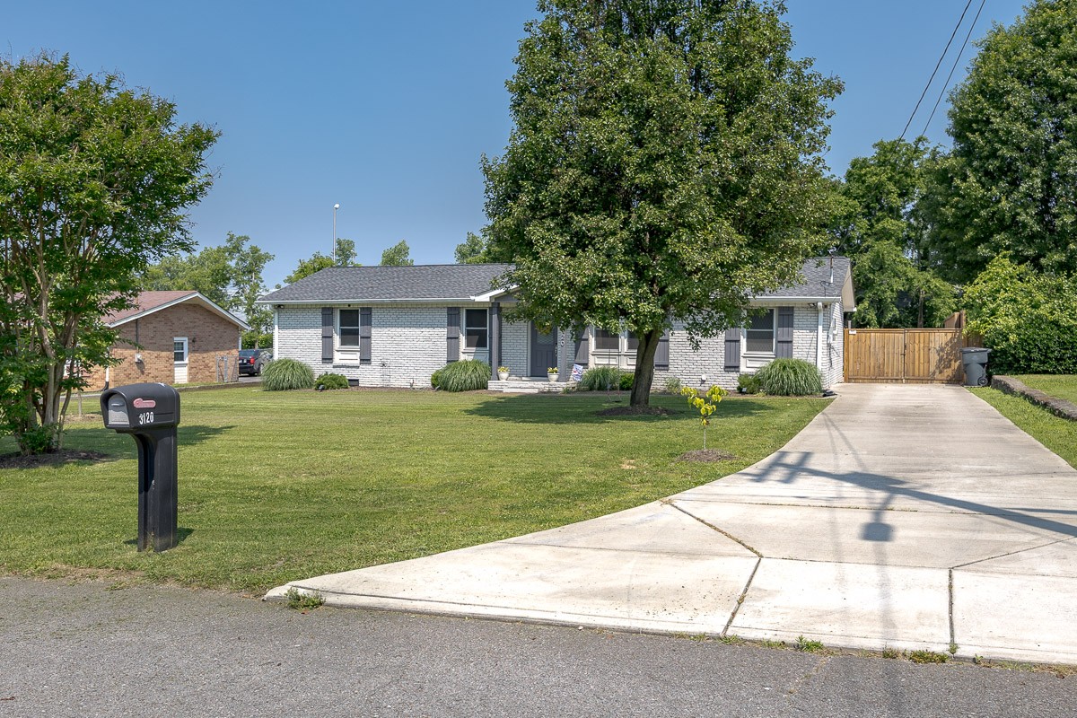 3120 Larkspur Dr