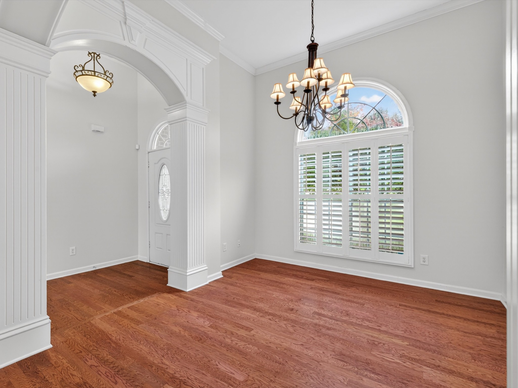 1077 Nealcrest Cir