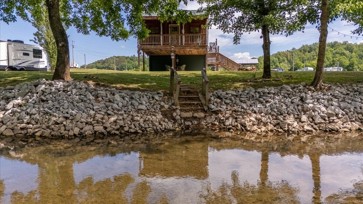 194 Creekside Ln