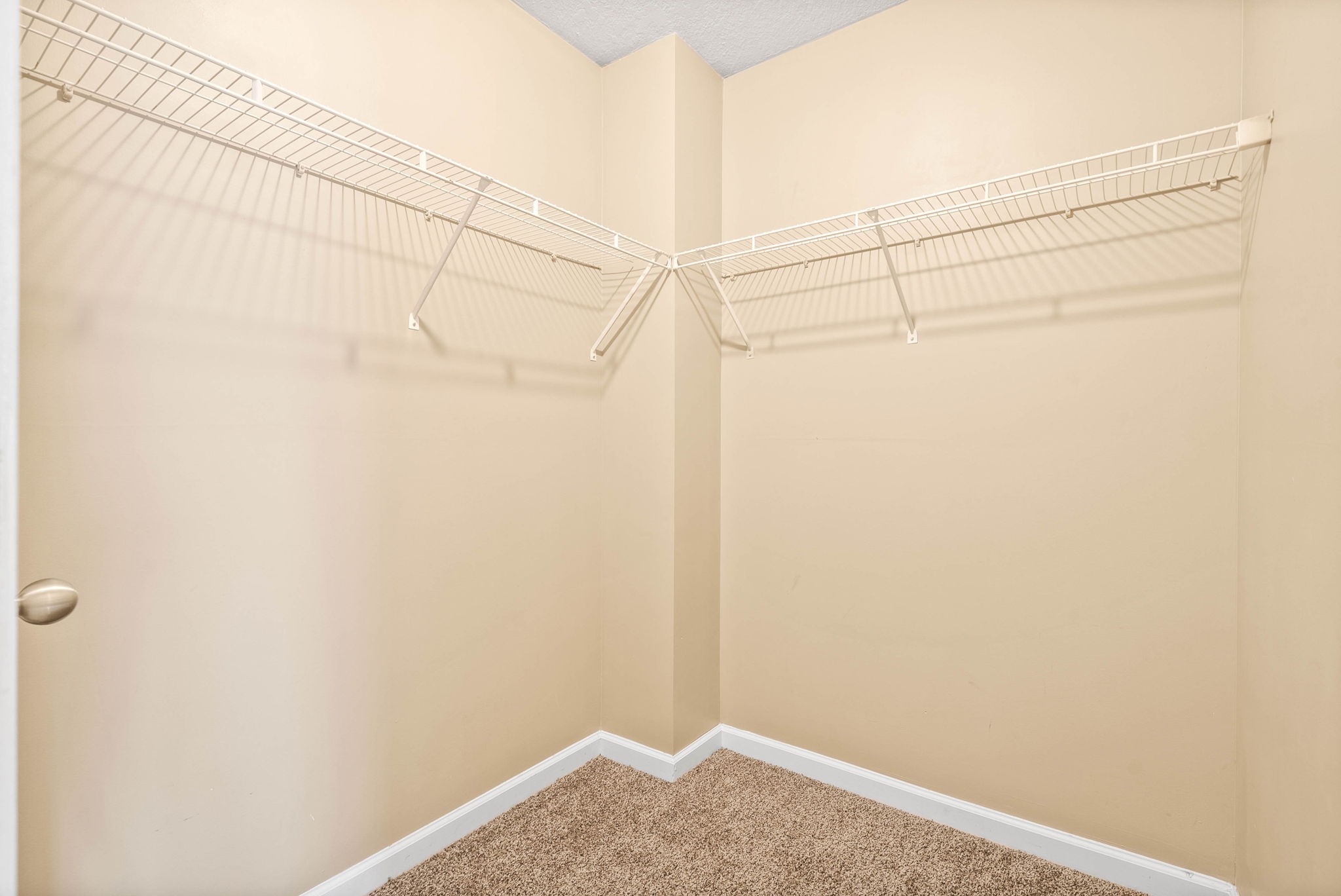 Clarksville, Tennessee 37042, United States, 3 Bedrooms Bedrooms, ,3 BathroomsBathrooms,Residential,Pending,199825