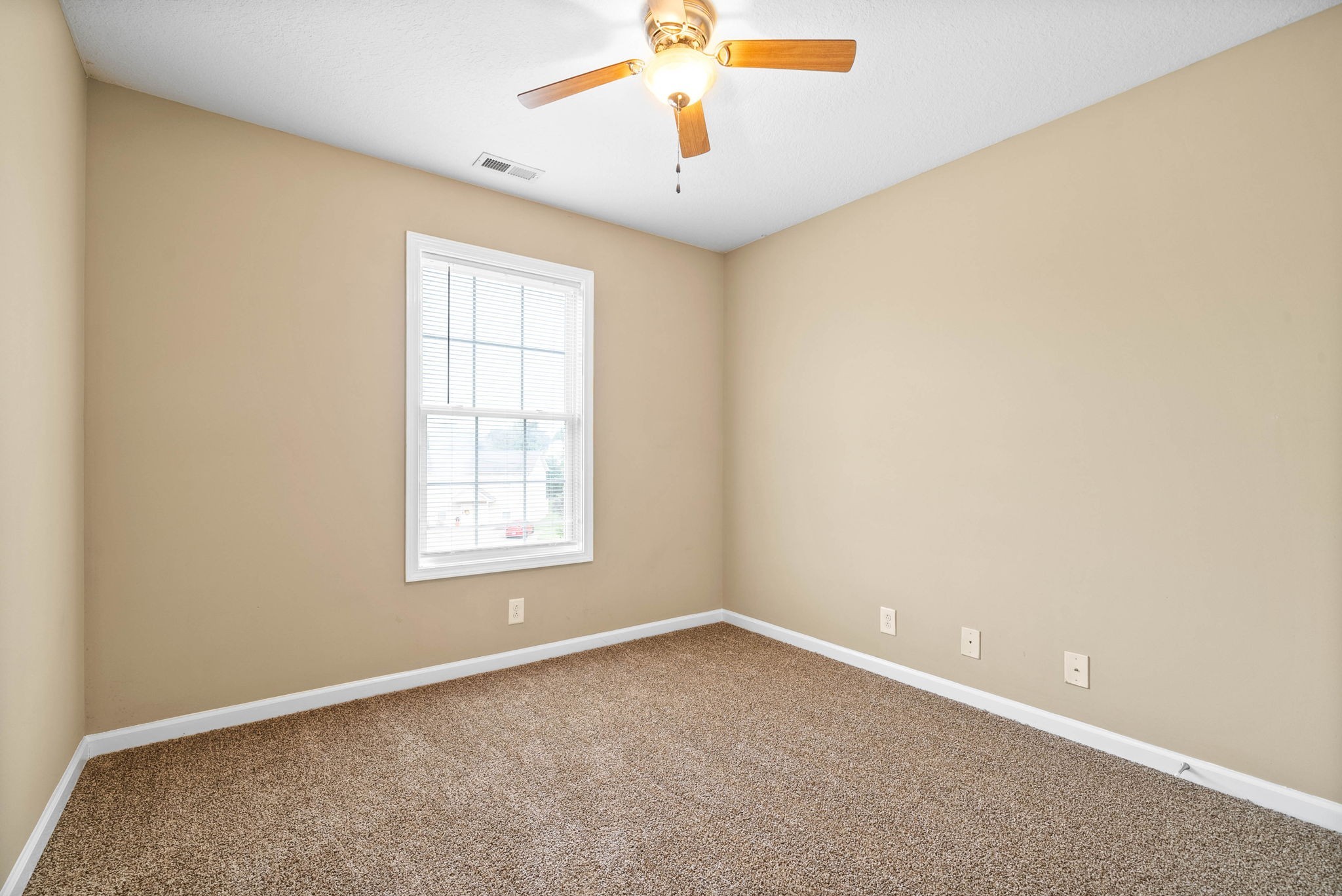 Clarksville, Tennessee 37042, United States, 3 Bedrooms Bedrooms, ,3 BathroomsBathrooms,Residential,Pending,199825