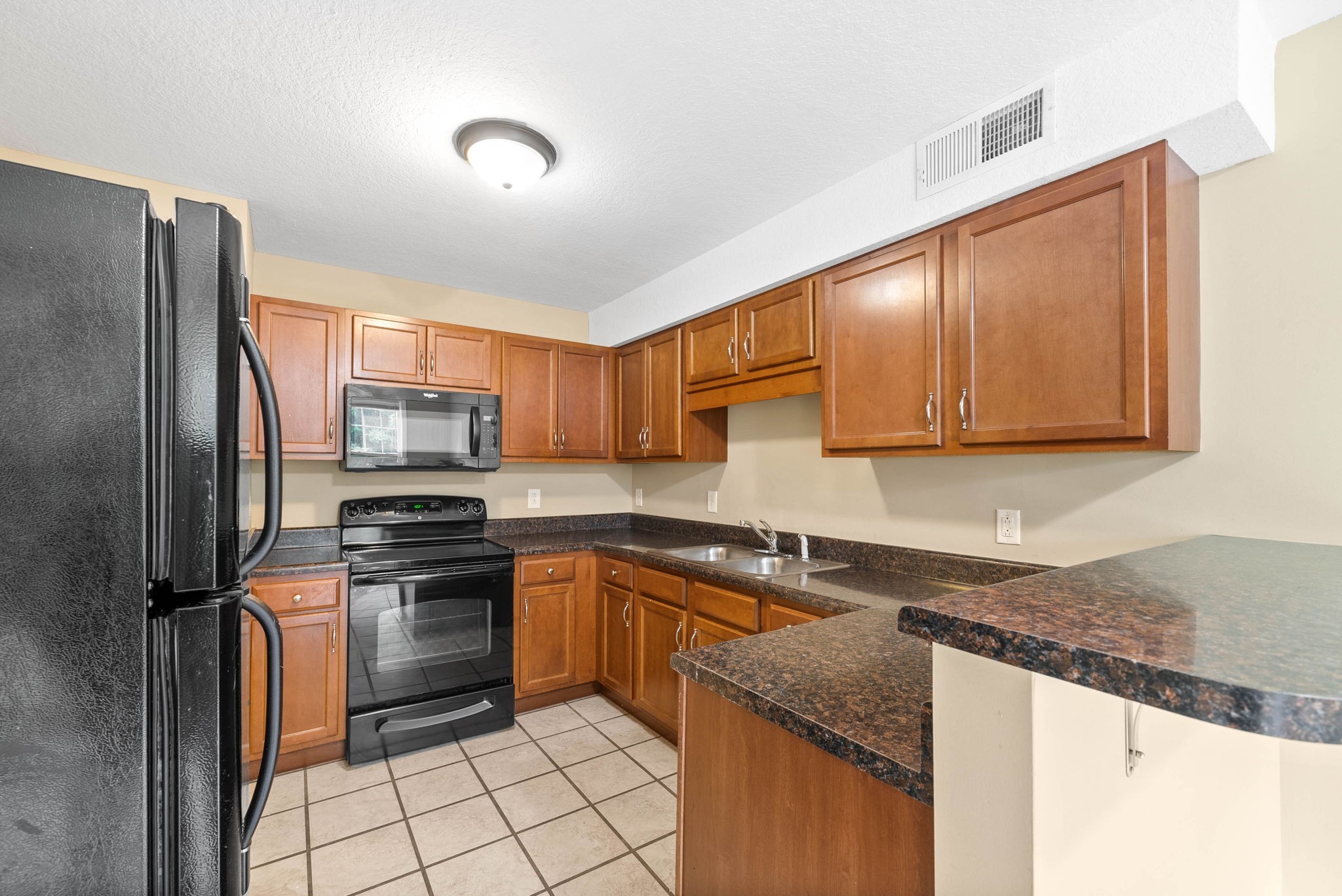 Clarksville, Tennessee 37042, United States, 3 Bedrooms Bedrooms, ,3 BathroomsBathrooms,Residential,Pending,199825