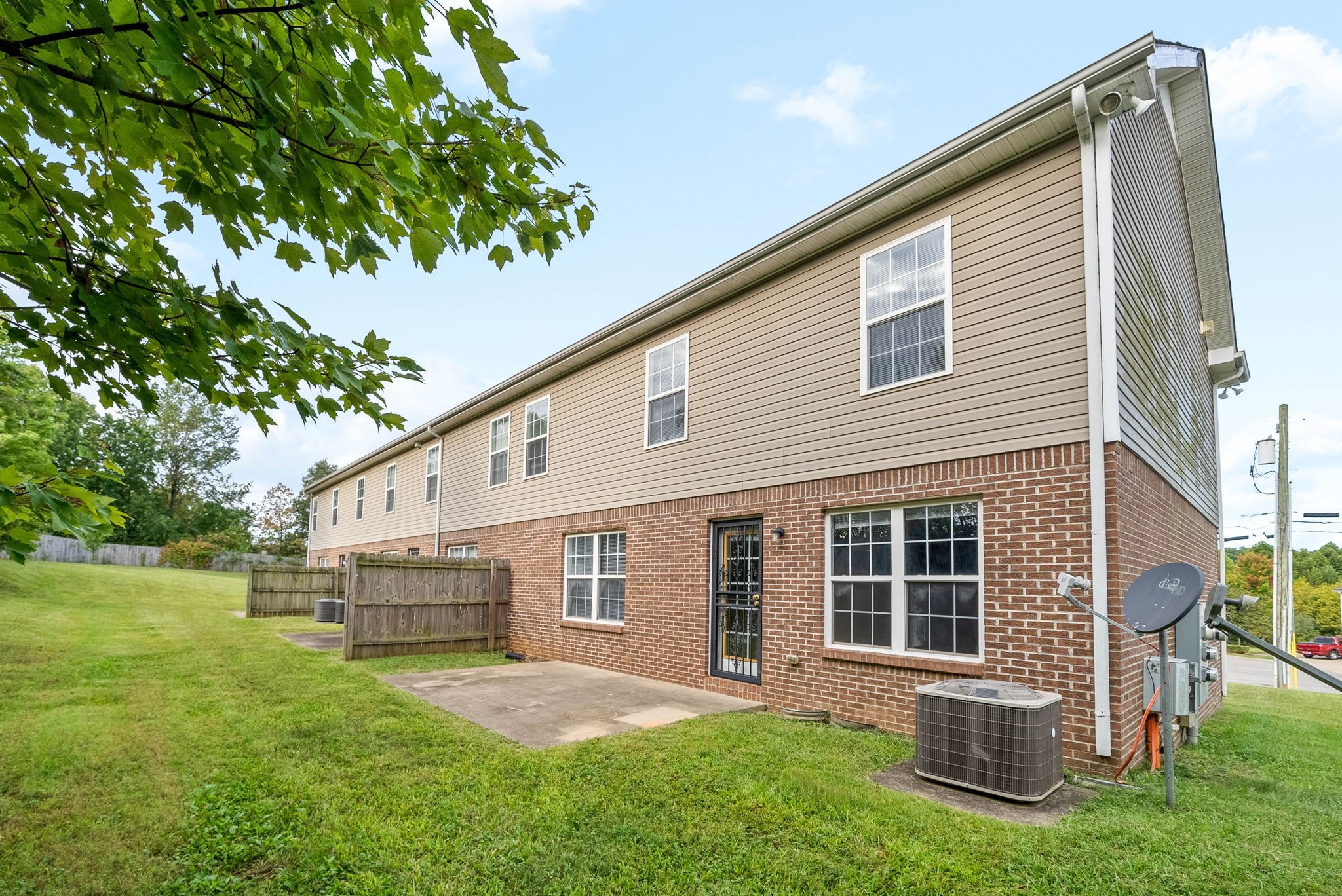 Clarksville, Tennessee 37042, United States, 3 Bedrooms Bedrooms, ,3 BathroomsBathrooms,Residential,Pending,199825