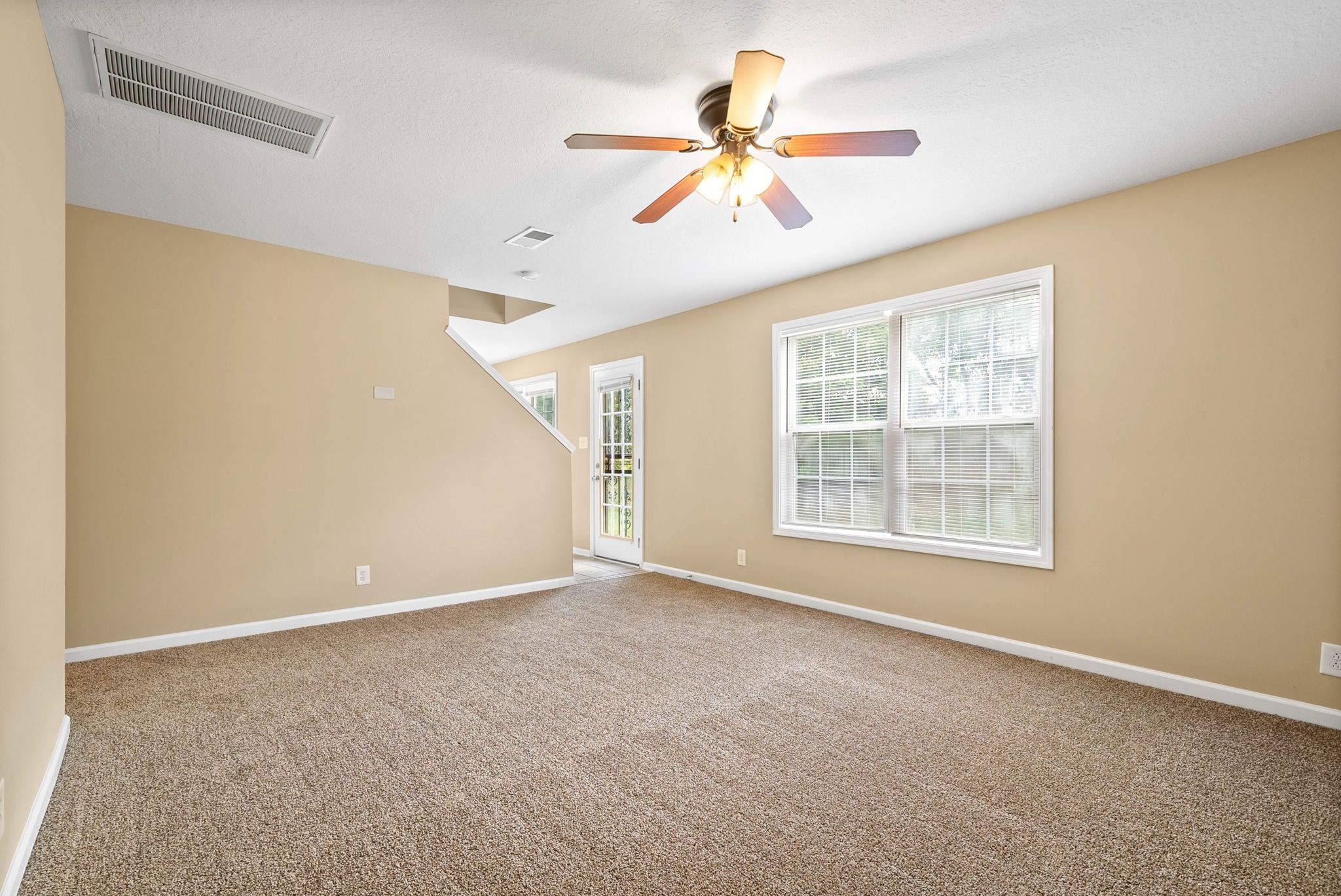 Clarksville, Tennessee 37042, United States, 3 Bedrooms Bedrooms, ,3 BathroomsBathrooms,Residential,Pending,199825