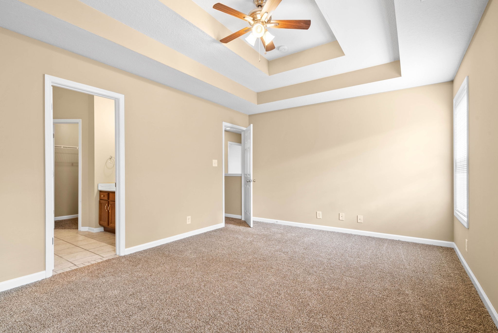 Clarksville, Tennessee 37042, United States, 3 Bedrooms Bedrooms, ,3 BathroomsBathrooms,Residential,Pending,199825