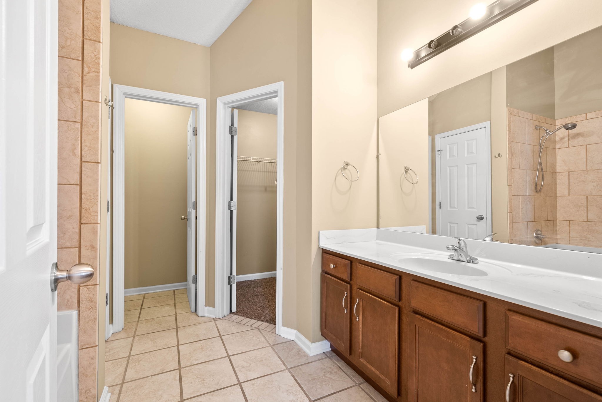 Clarksville, Tennessee 37042, United States, 3 Bedrooms Bedrooms, ,3 BathroomsBathrooms,Residential,Pending,199825