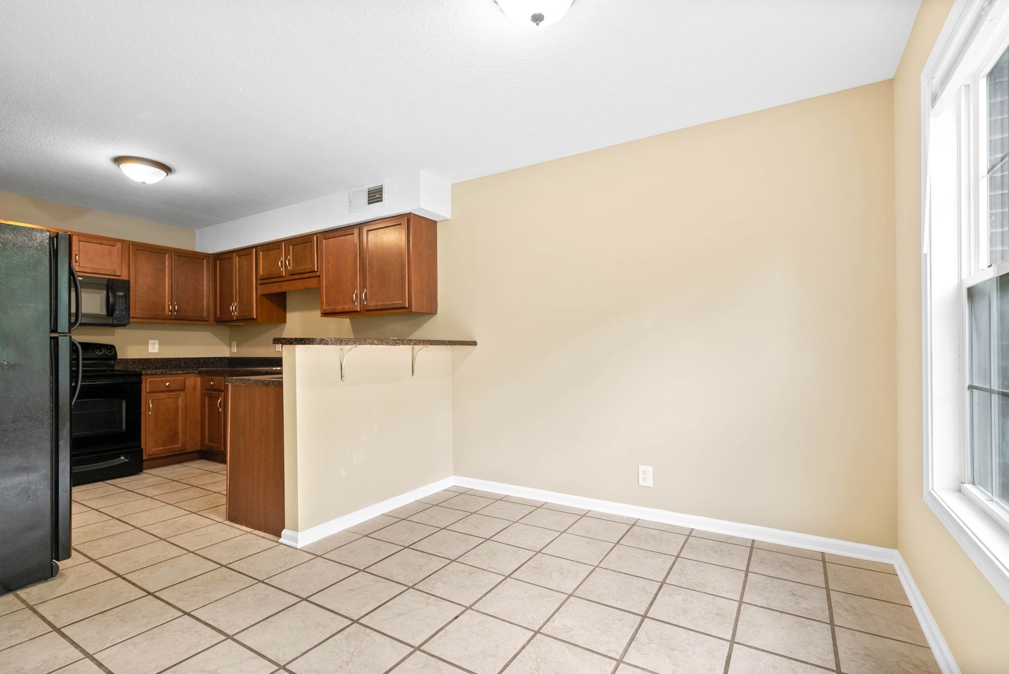 Clarksville, Tennessee 37042, United States, 3 Bedrooms Bedrooms, ,3 BathroomsBathrooms,Residential,Pending,199825