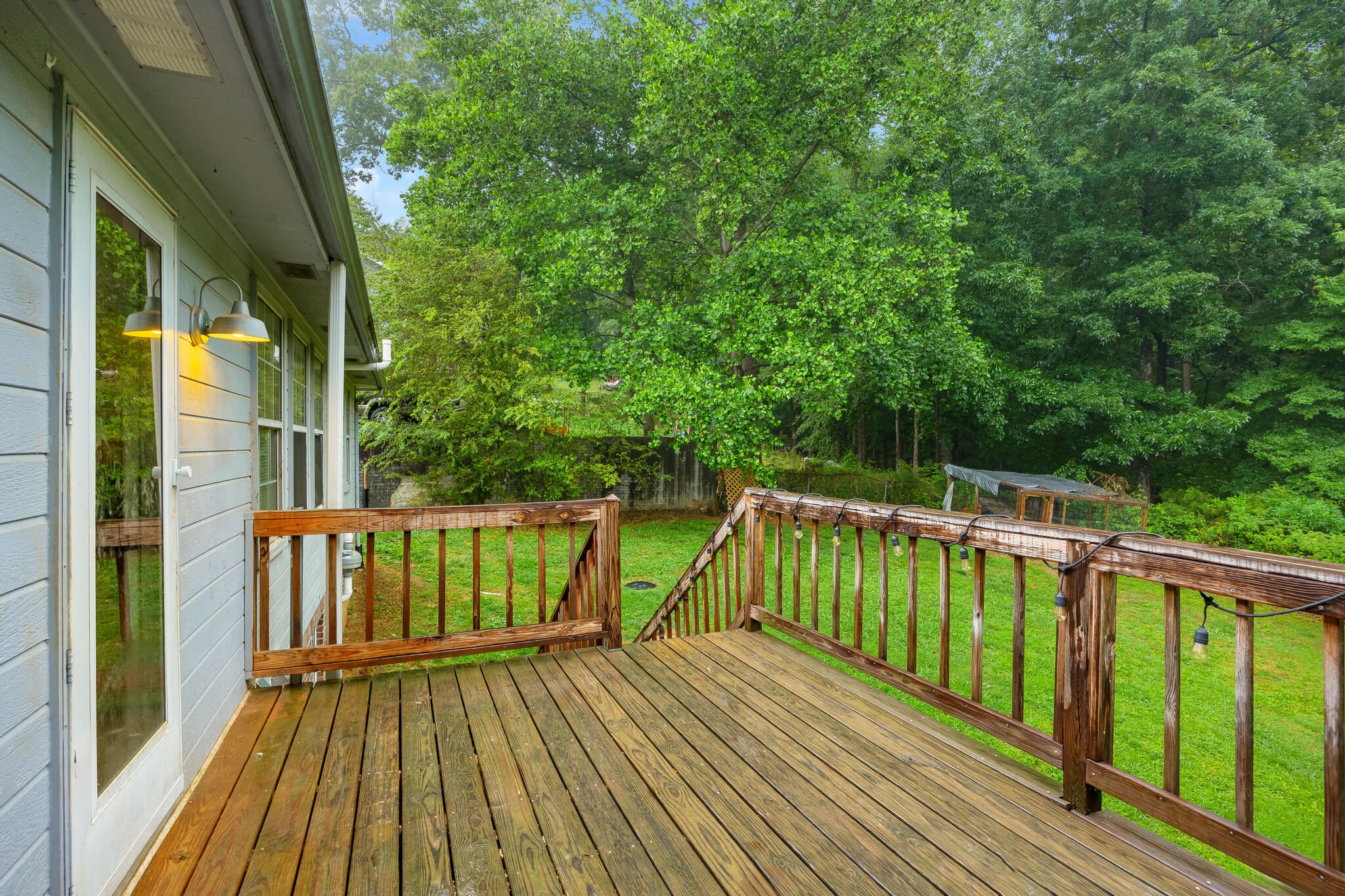 406 Fairhill Drive NE