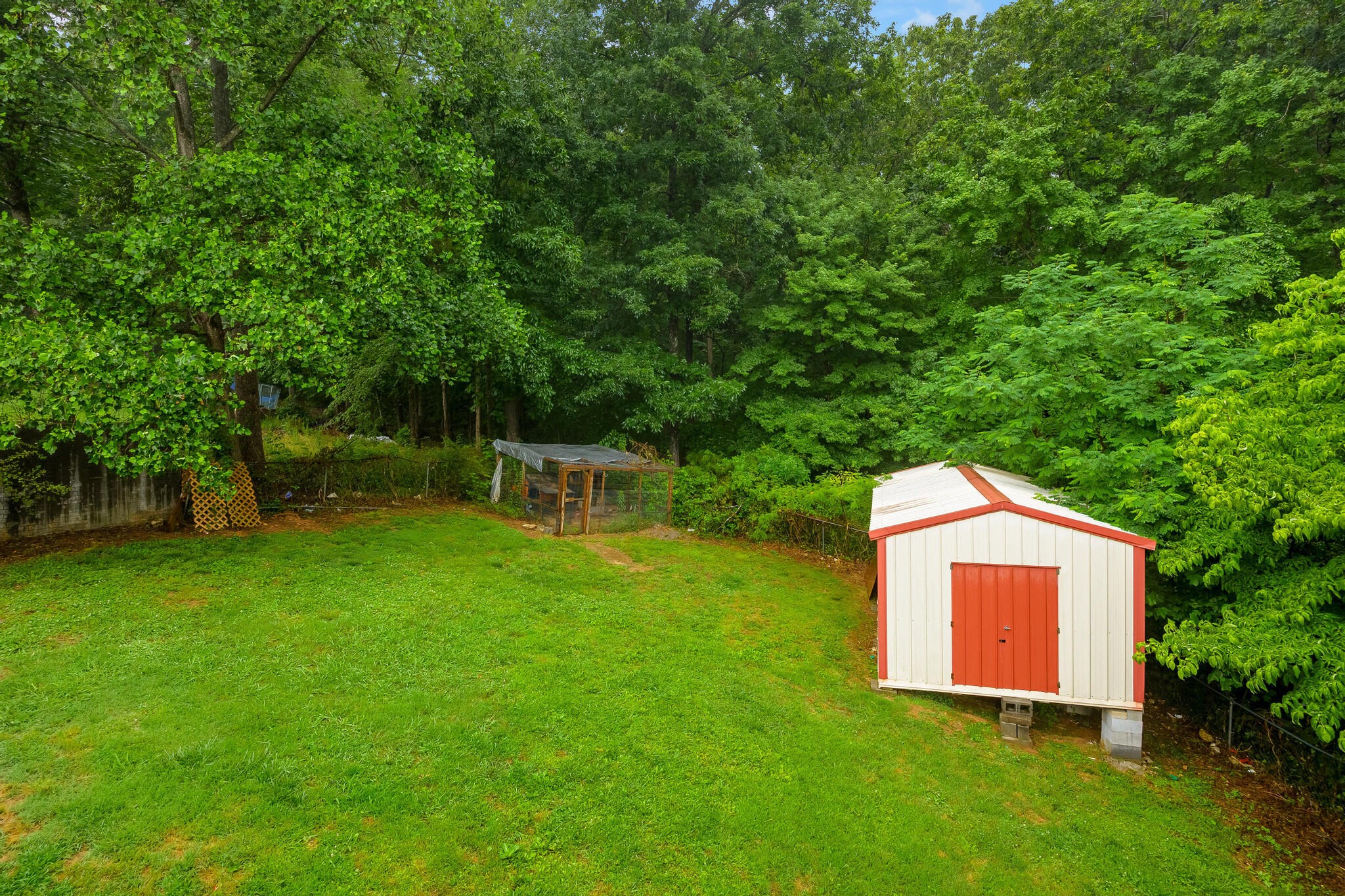 406 Fairhill Drive NE