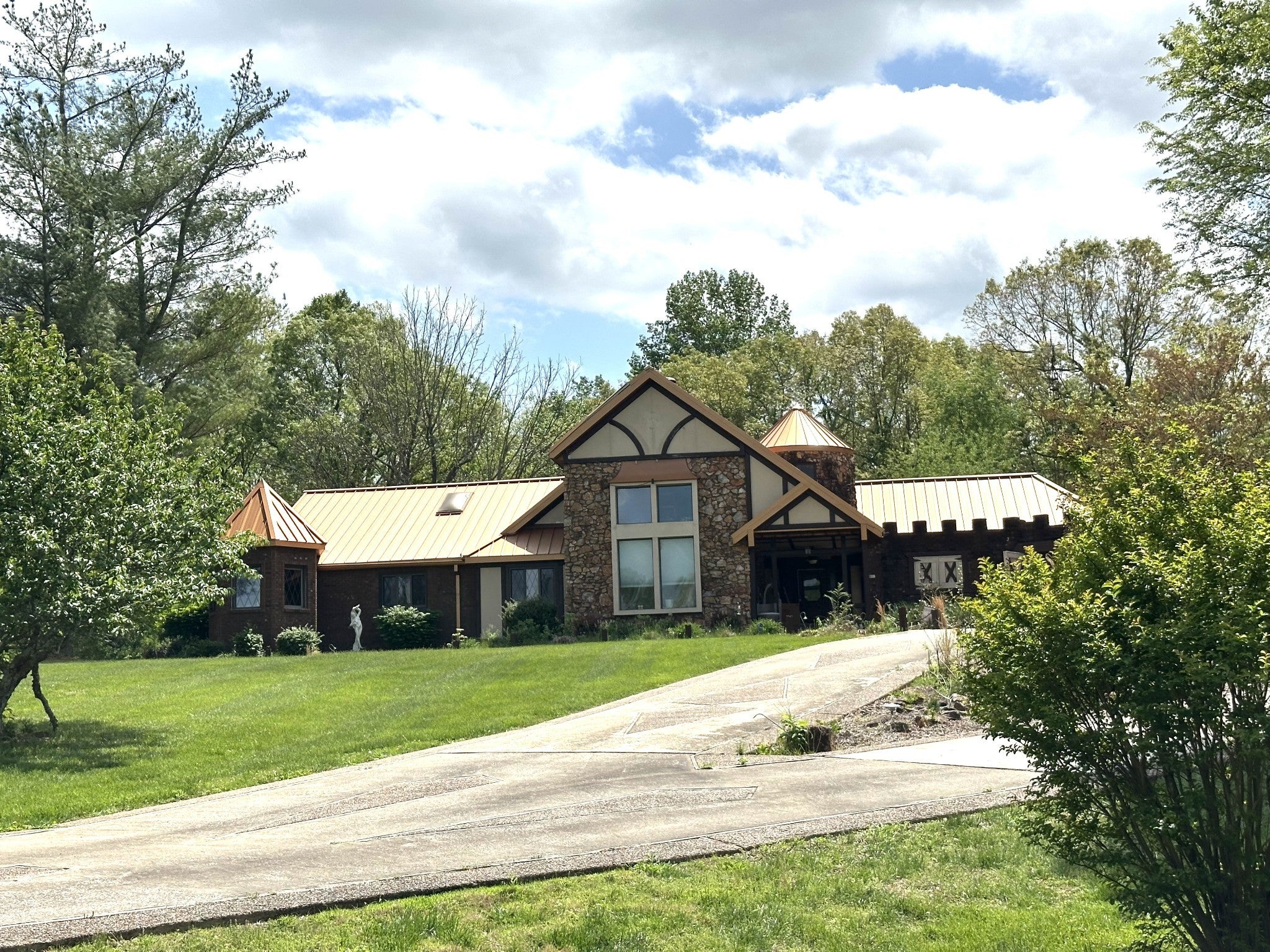 300 Hickory Ln