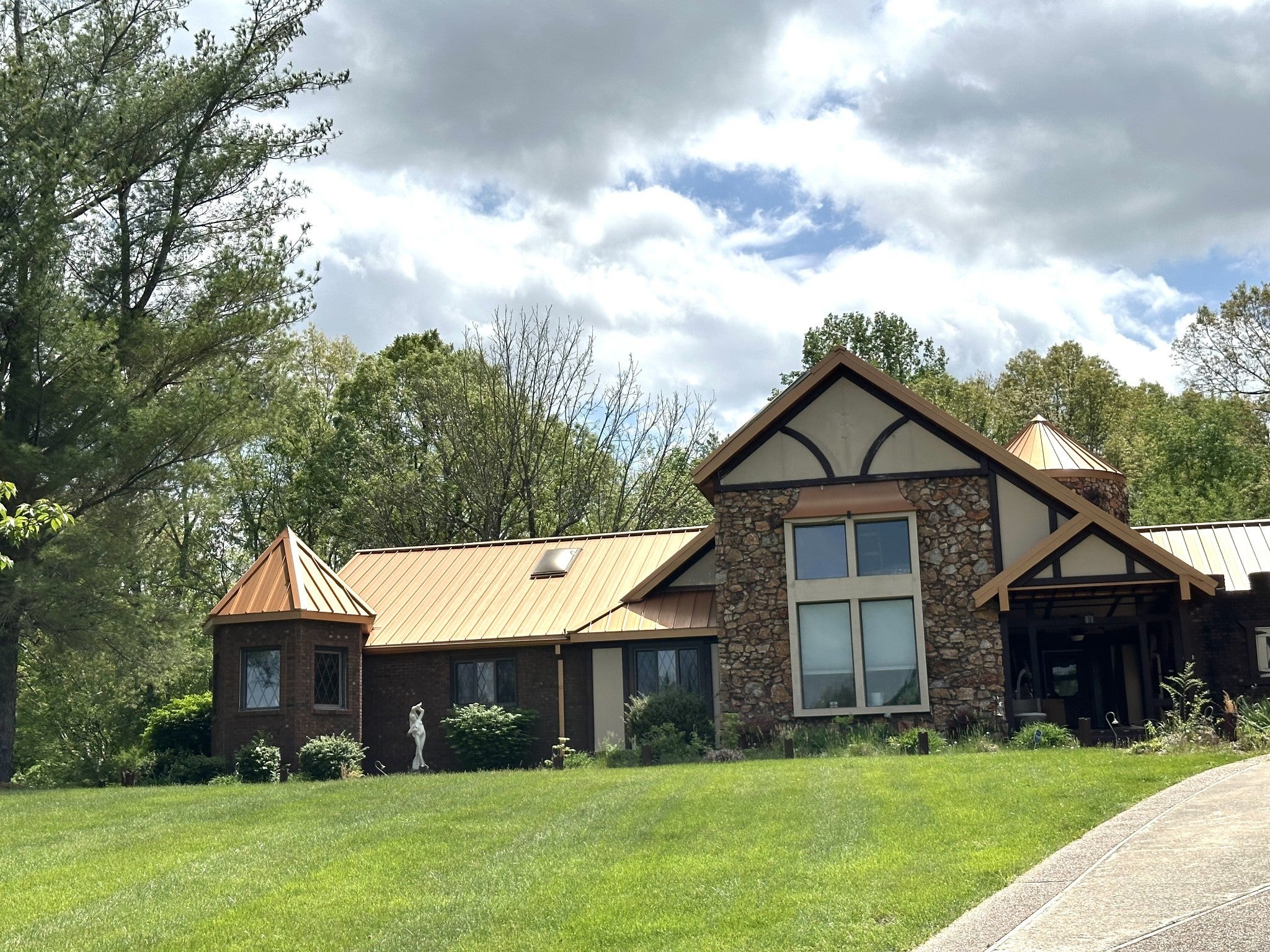 300 Hickory Ln